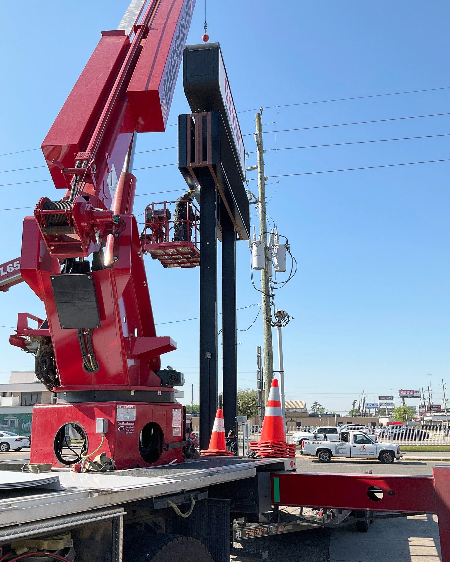 New Daktronics EMC boards added to an existing LED illuminated pylon sign; courtesy of BAKERS' SIGNS AND MANUFACTURING, INC 
Great work team. You are the reason businesses in Houston and throughout Texas call Team Baker for all their message board ne