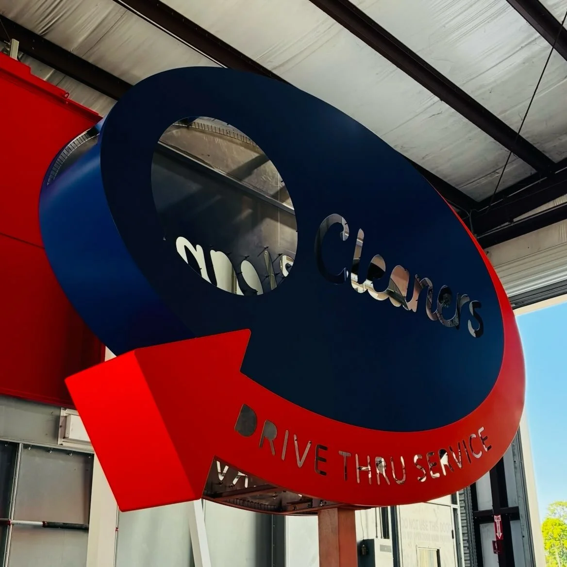 Behind the scenes on our shop floor.

We specialize in high-quality custom signs fabricated to last and look great. Every project moving through production is built to the highest industry standards, ensuring your company always looks its best.

Swip