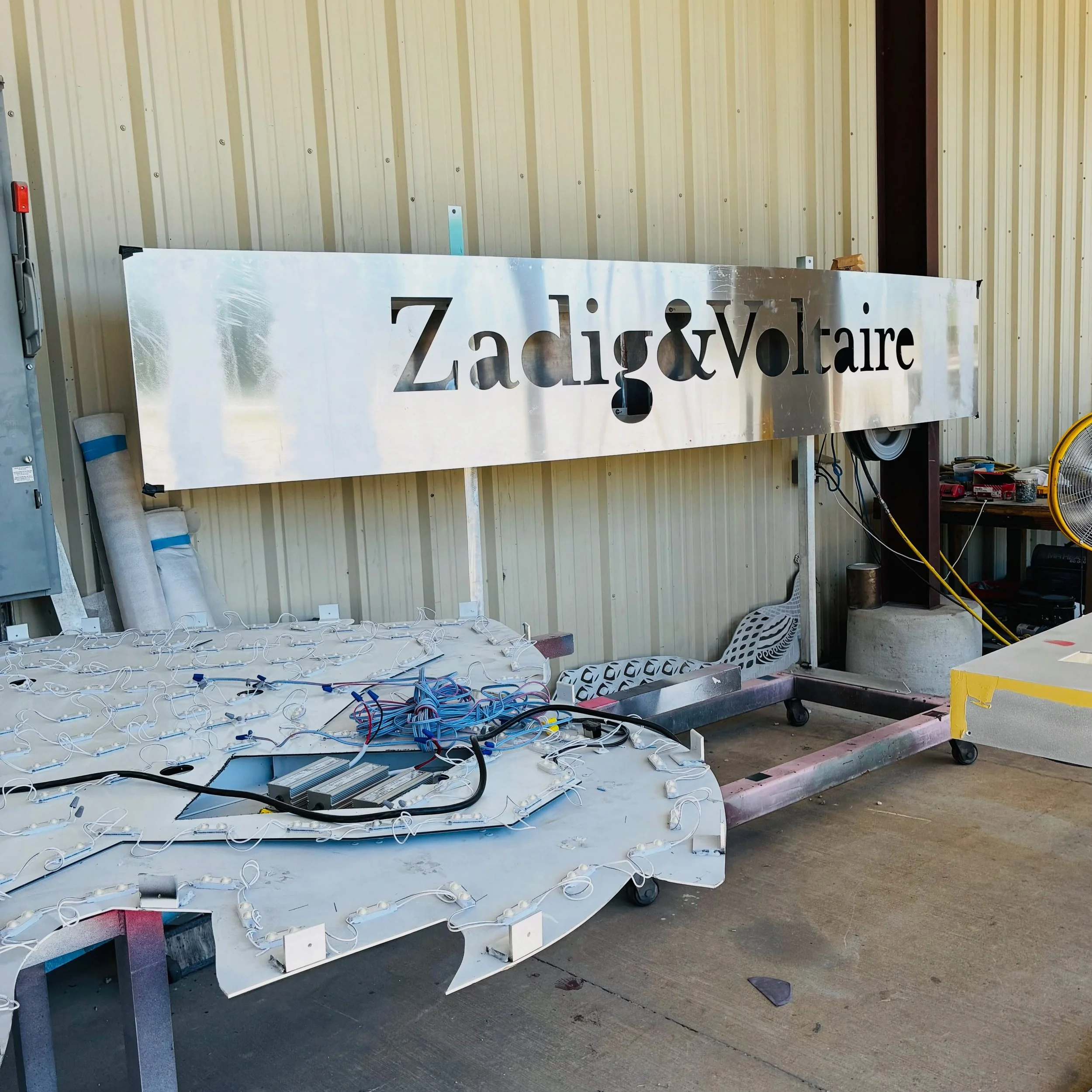 The weekend is oﬃcially in sight, and we are wrapping up a busy week in the shop!

Swipe through to check out some of the custom signs our team is building as we head into Friday evening. Every detail is coming together perfectly!

To celebrate all t