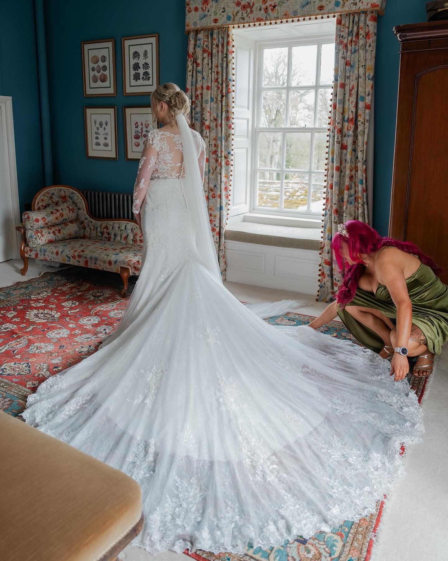 TRAIN ✨🚂 // I mean, this is my favourite type of train! 

Venue: @shortflatttower 
Videographer: @abigailgracevideography 
Dress: @wed2b 
Florist: @muscarievents.uk 
Hair: @lorakathleenhair 
MUA &amp; best train fluffer: @michaela_berry_mua