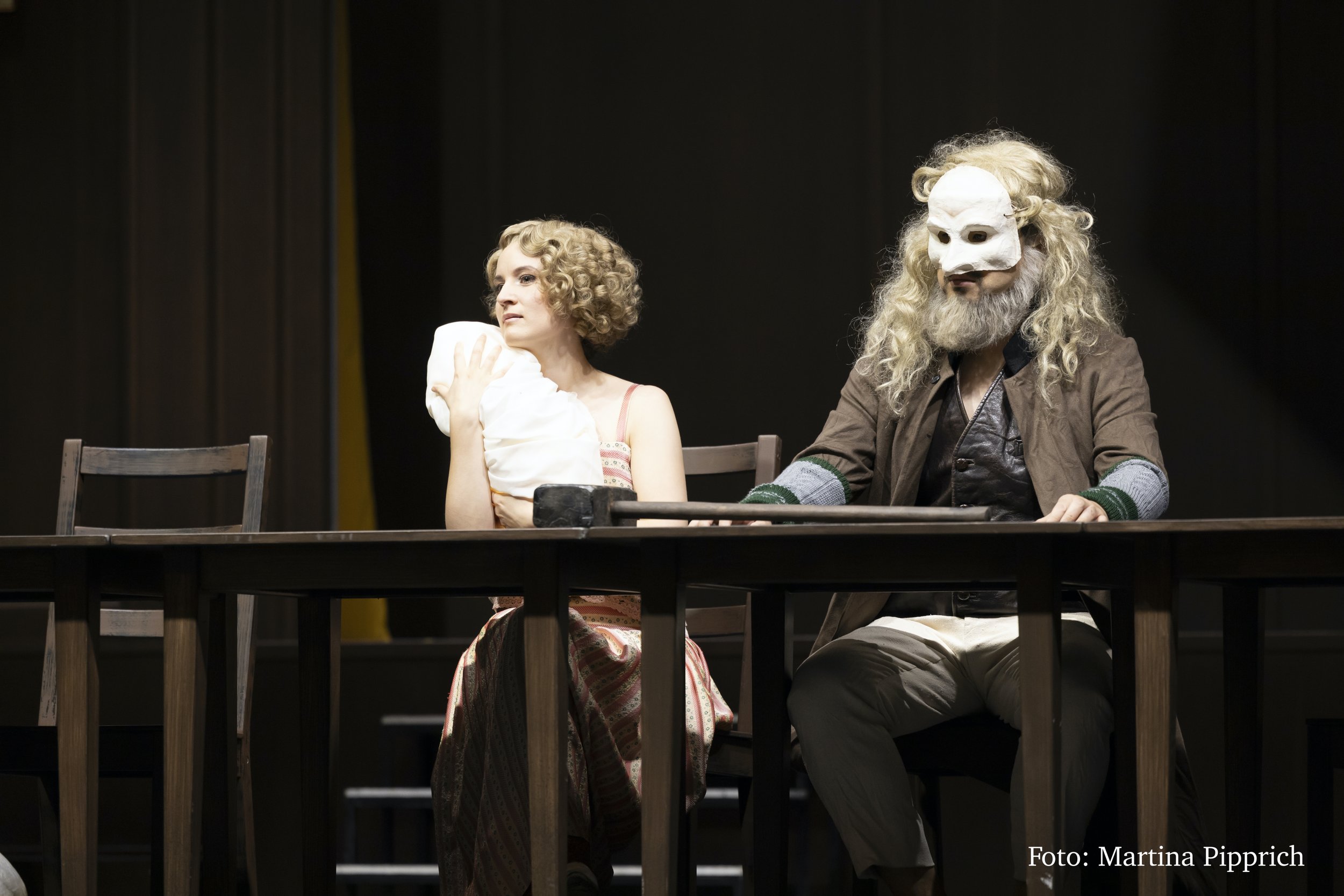 Als Maria zusammen mit Joseph in Schrekers der Schmied von Gent. 