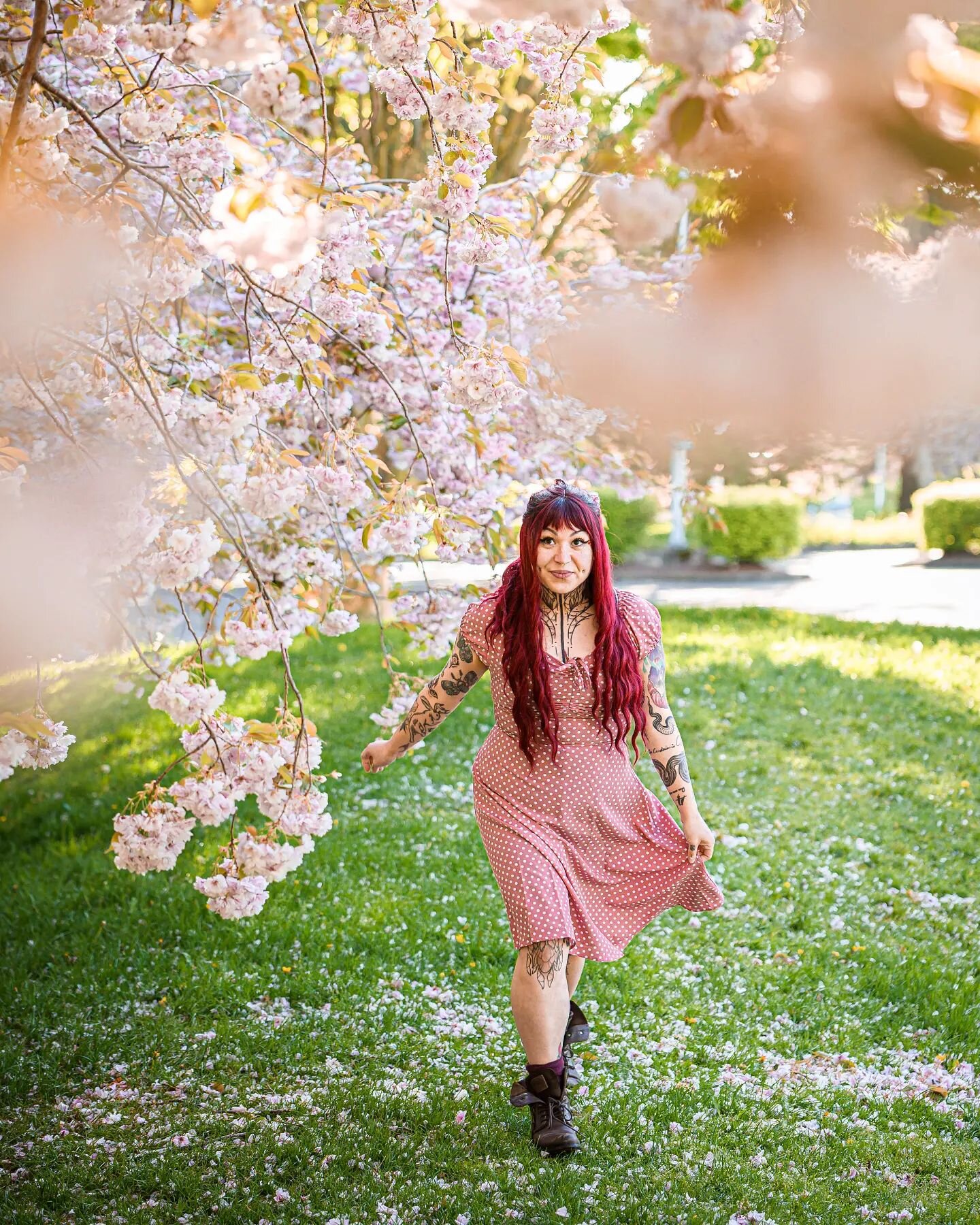 Last one from this set for today.

In every shoot I always love to include some kind of motion. Gives the feeling of life and energy. 

So glad to life in a place with great locations, people and beauty at every turn. 

#blossoms #pnwspring #capturea