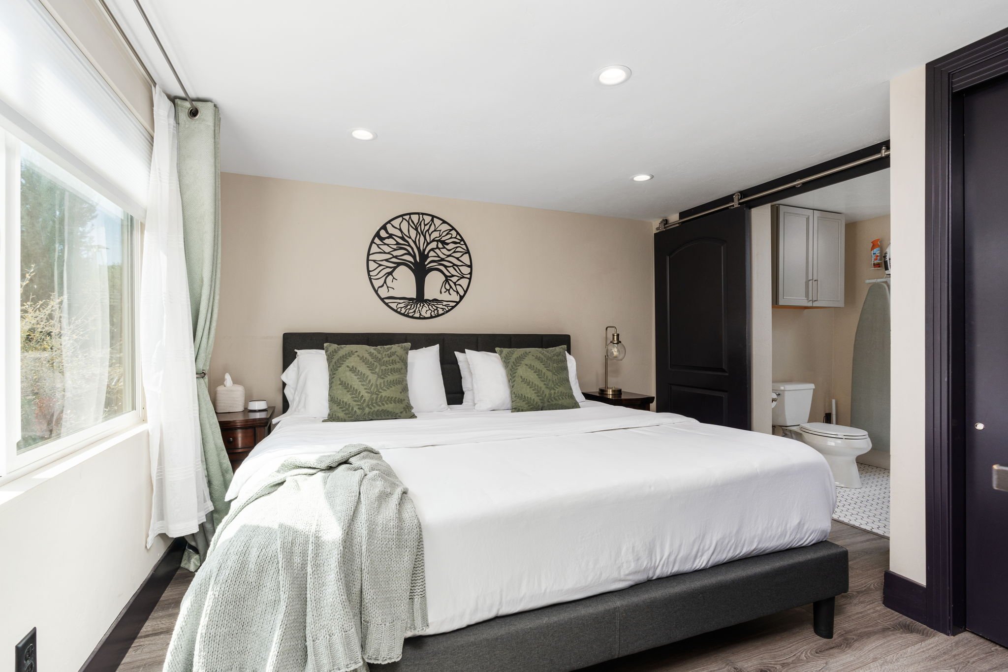 166-web-or-mls-Coastal Harvest Hideaways - Olive and Oak-14.jpg