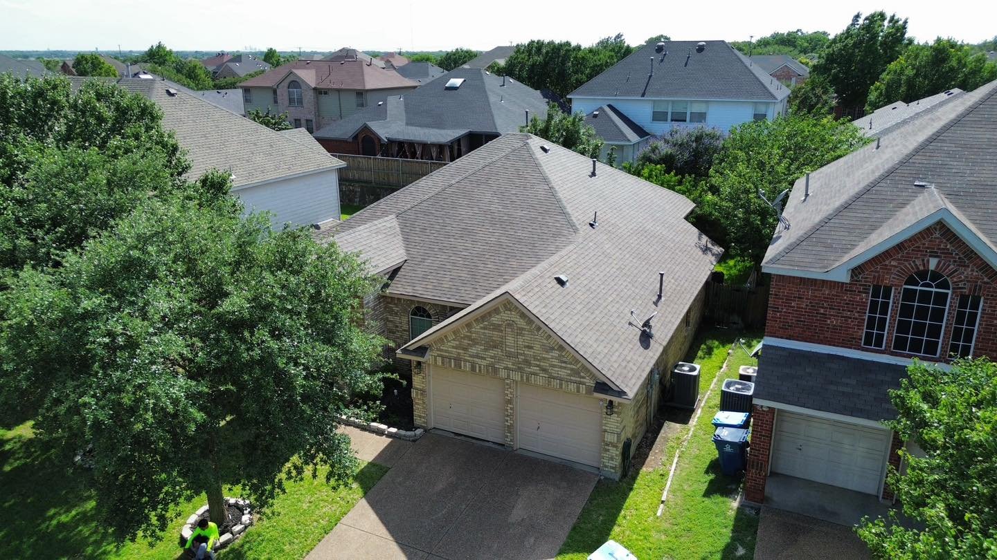 Another roof completed! ✅ Swipe to check out this week's finished project. 

Huge thanks to our crew for their hard work! Let us know what you think in the comments. 👇

https://www.emberroof.com/

 #RoofWithEmber #SeeYouAtTheTop #ViewsFromTheTop