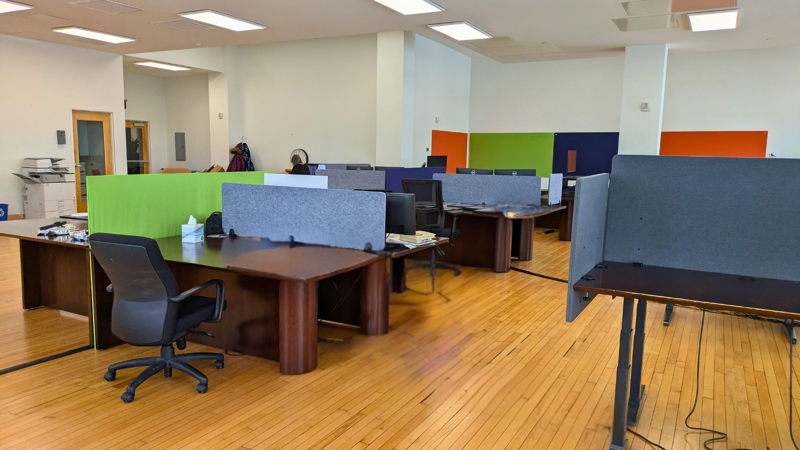 longfellow collaboration hub-floating desk.png