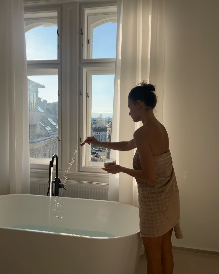 @saywasp and her bath rituals 🤍 

#matchascrub #bathsalts