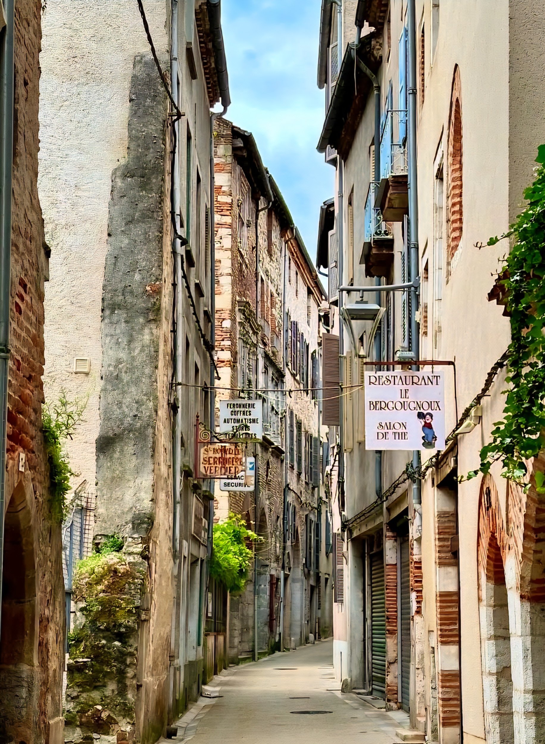 Pretty street in Cahors