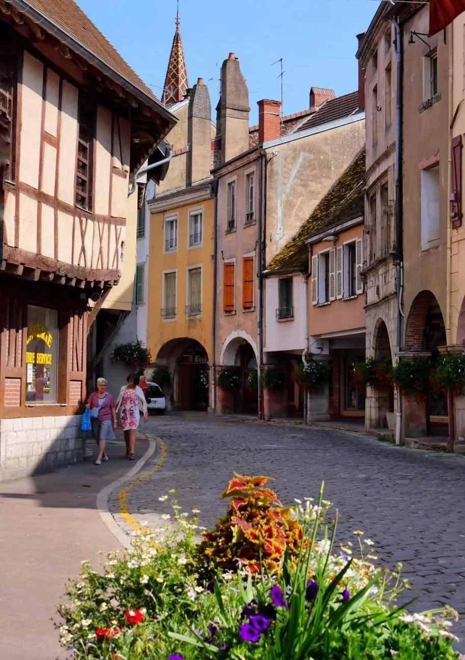 village square in Louhans.jpg