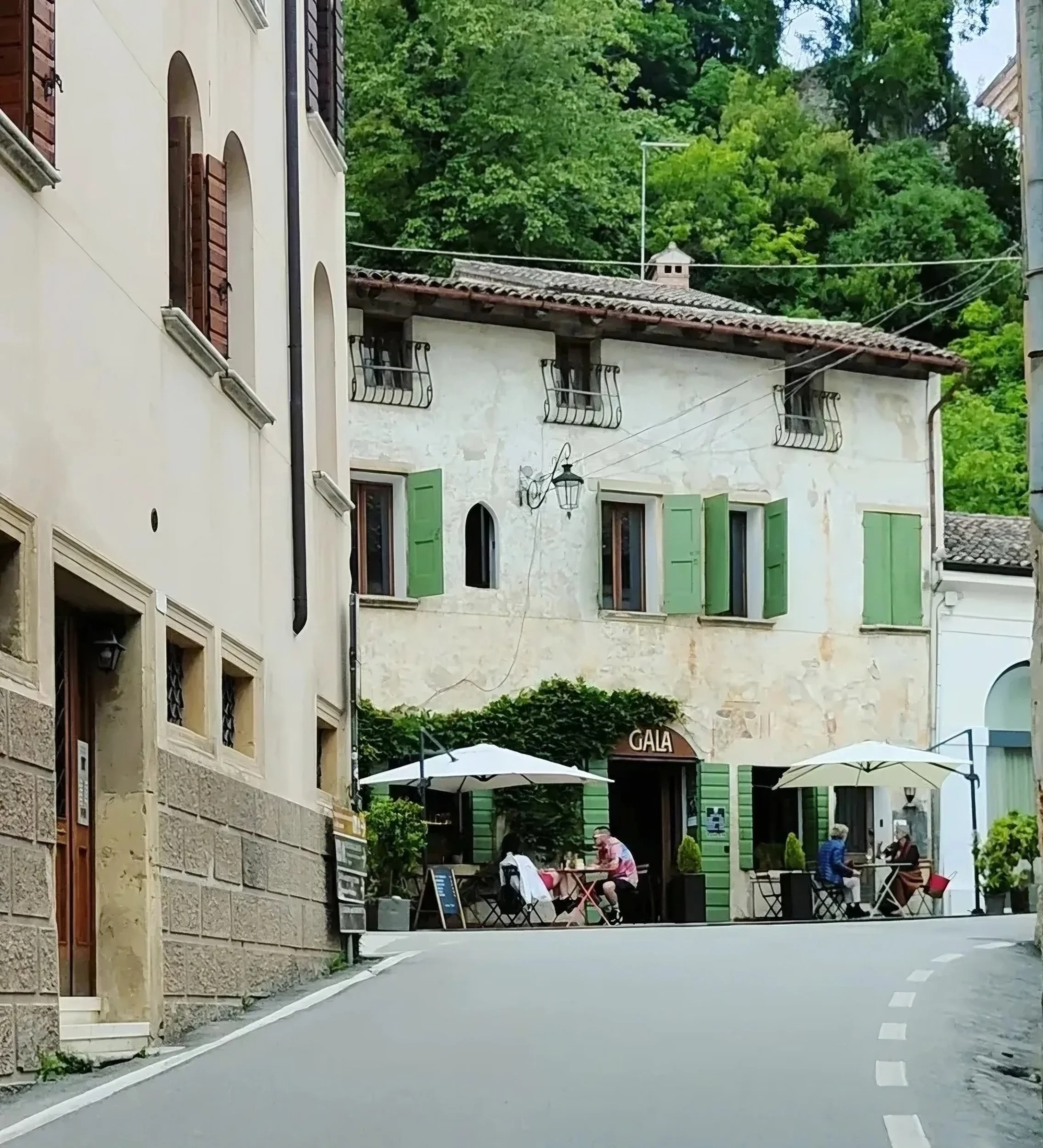 Asolo restaurant on street