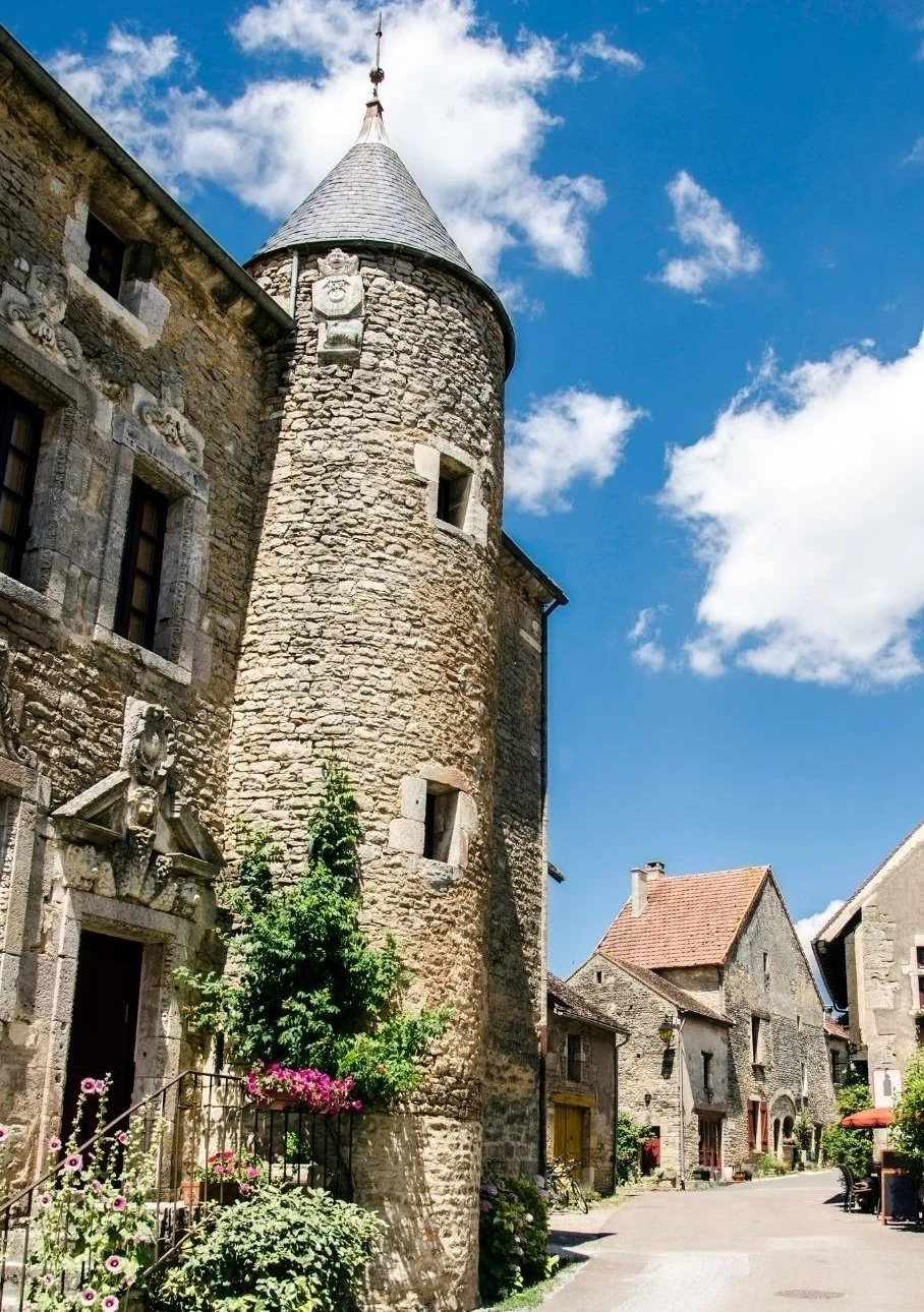 Châteauneuf-en-Auxois street