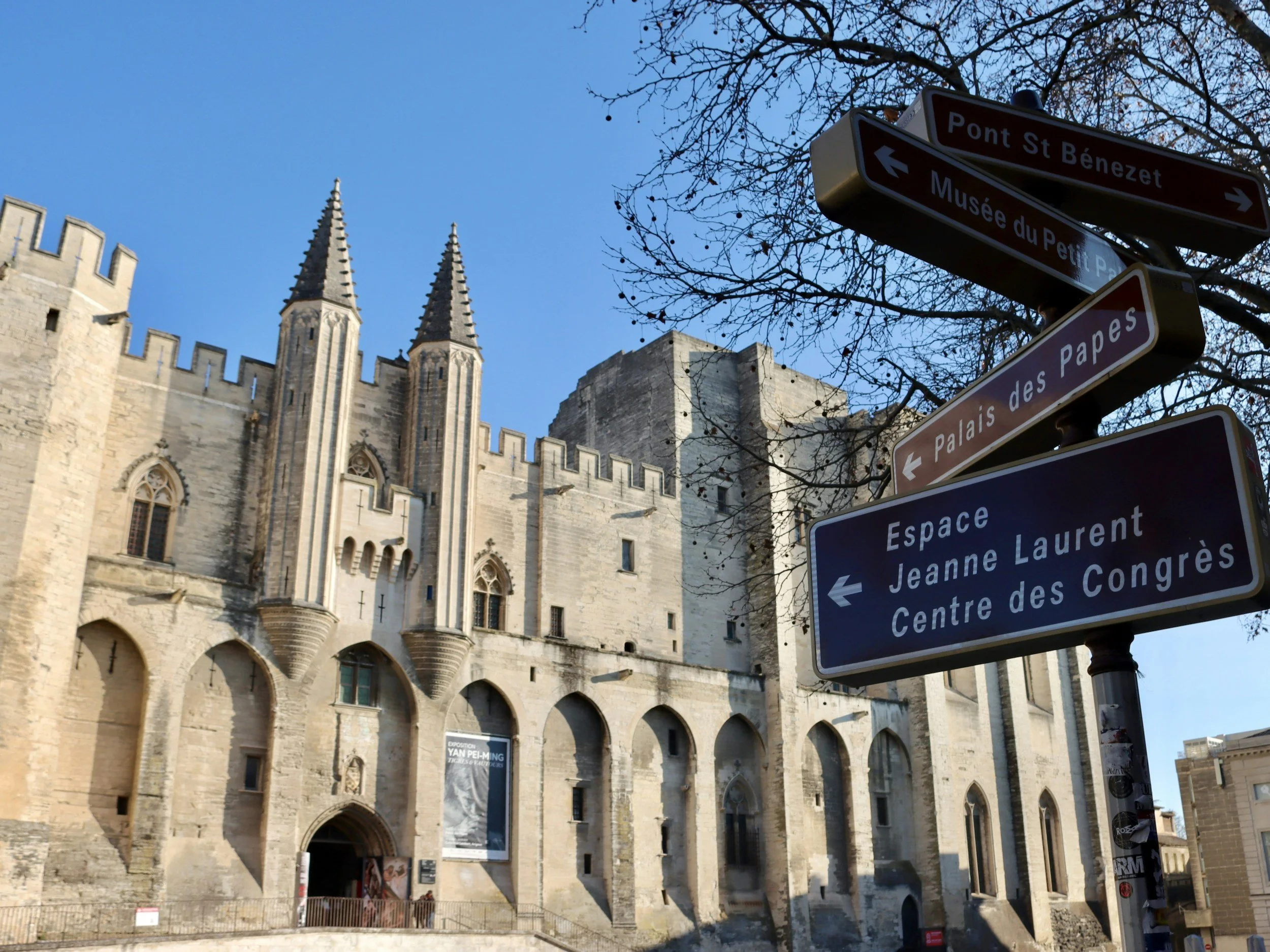 avignon France street signs