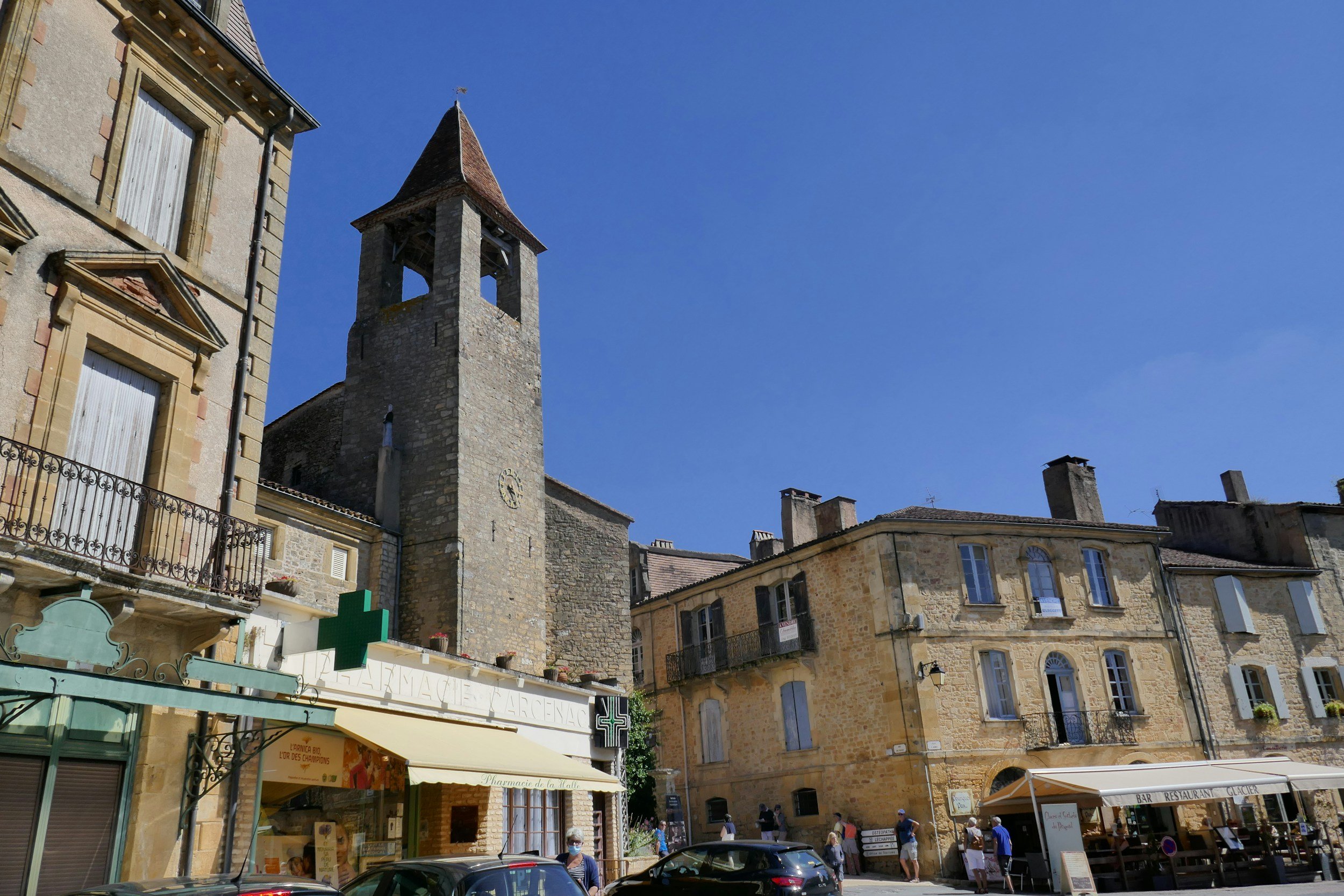 Dordogne town square