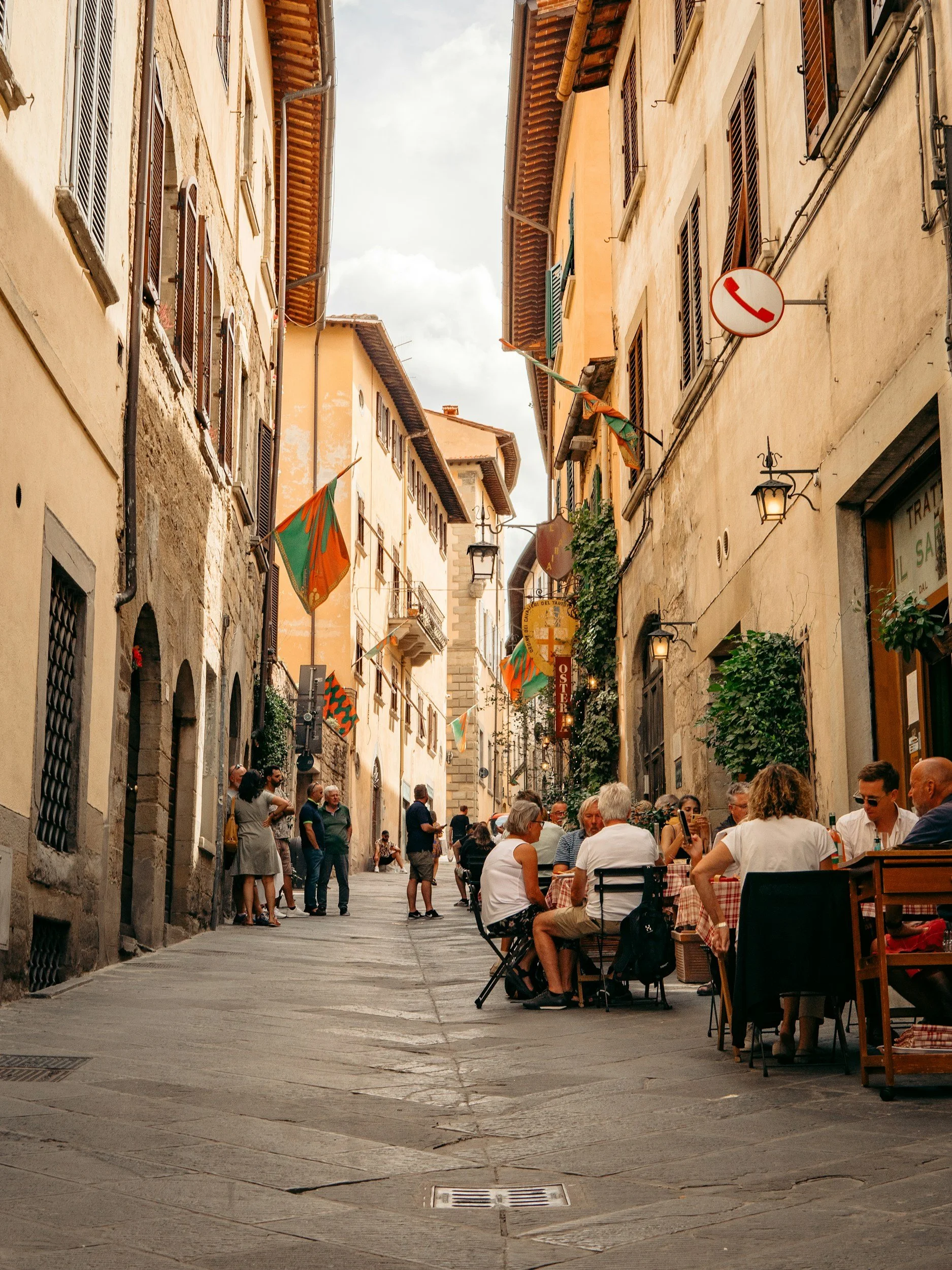 arezzo street with restairants