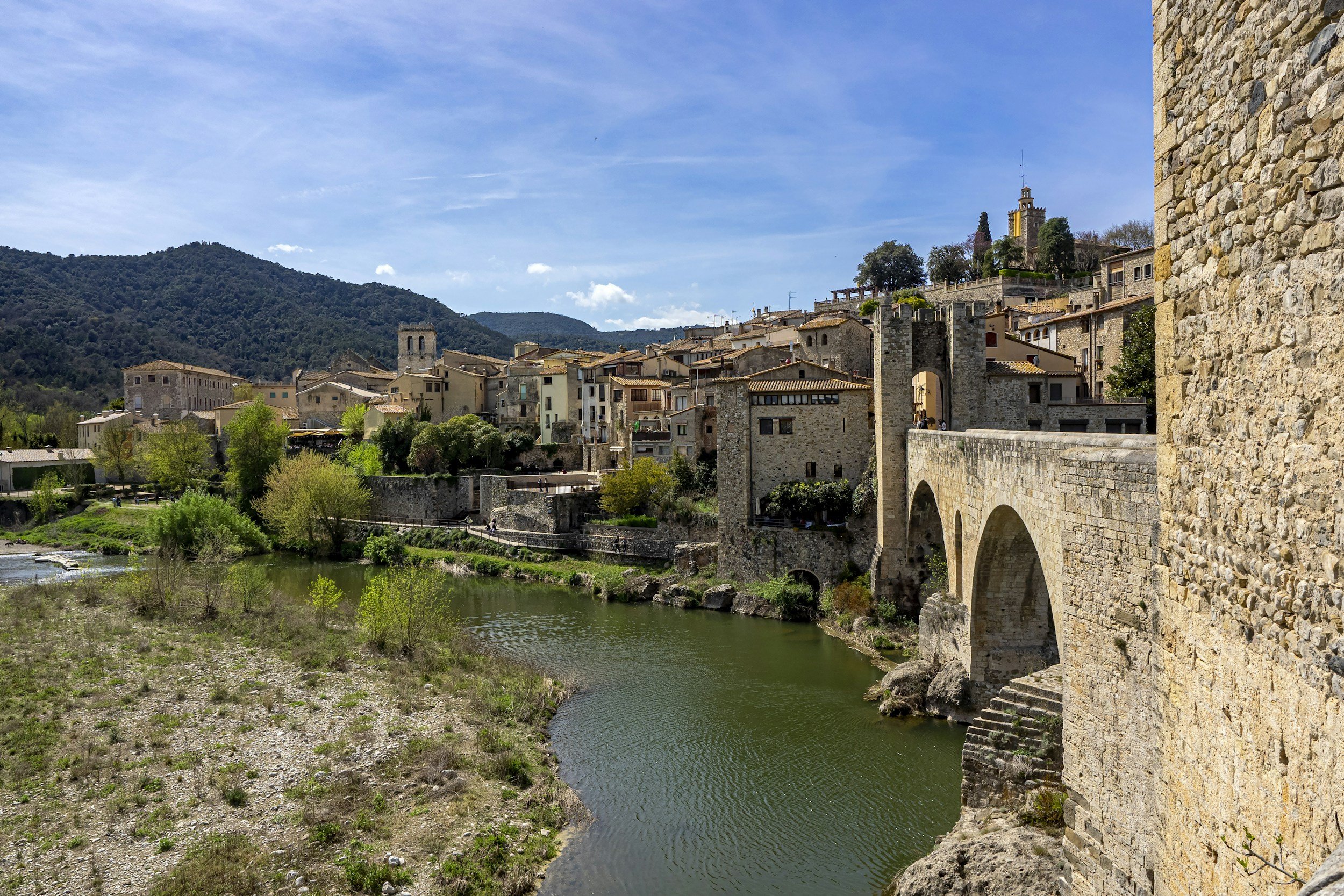 Besalú street view