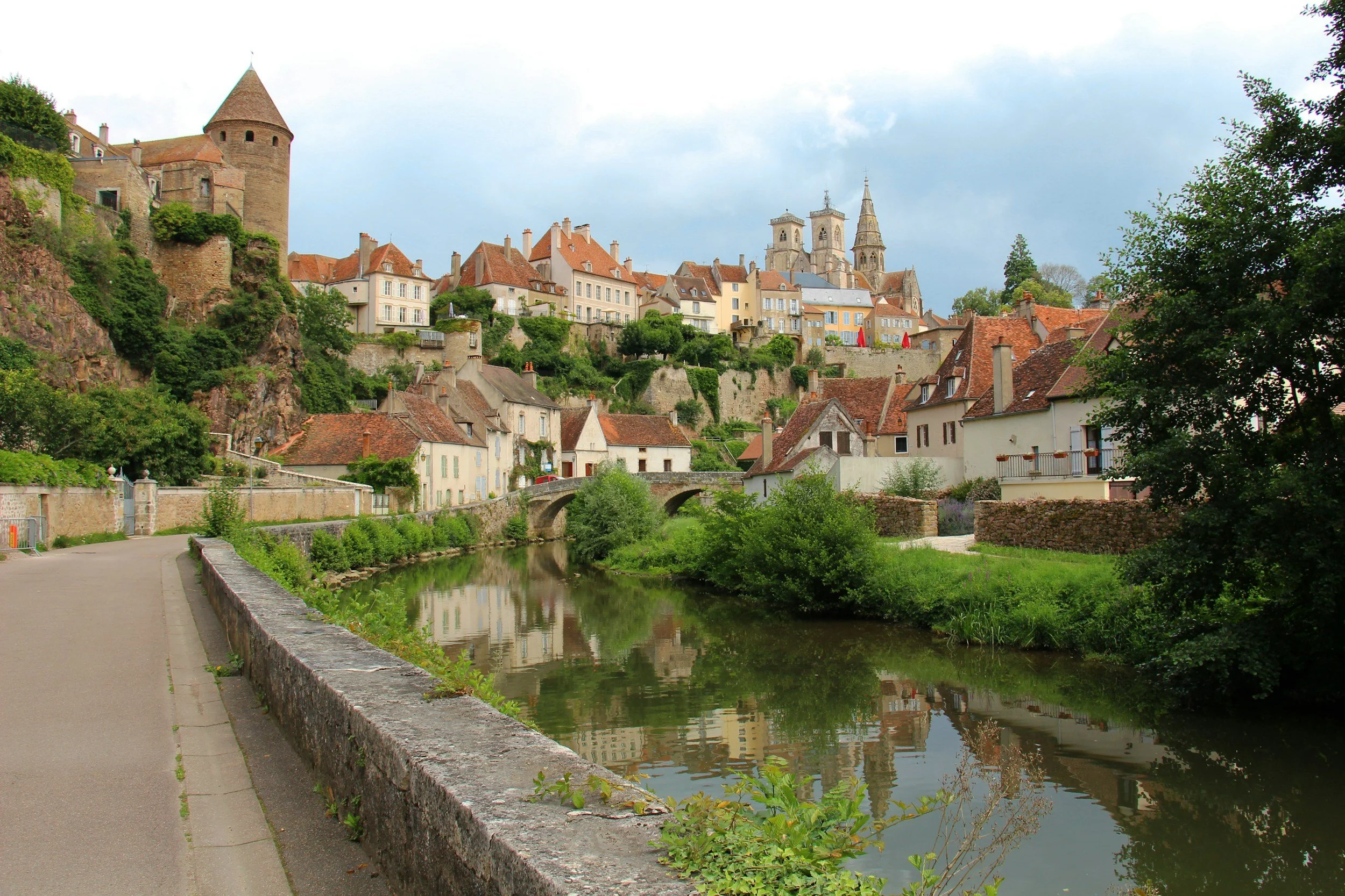 river in Semur-en-Auxois