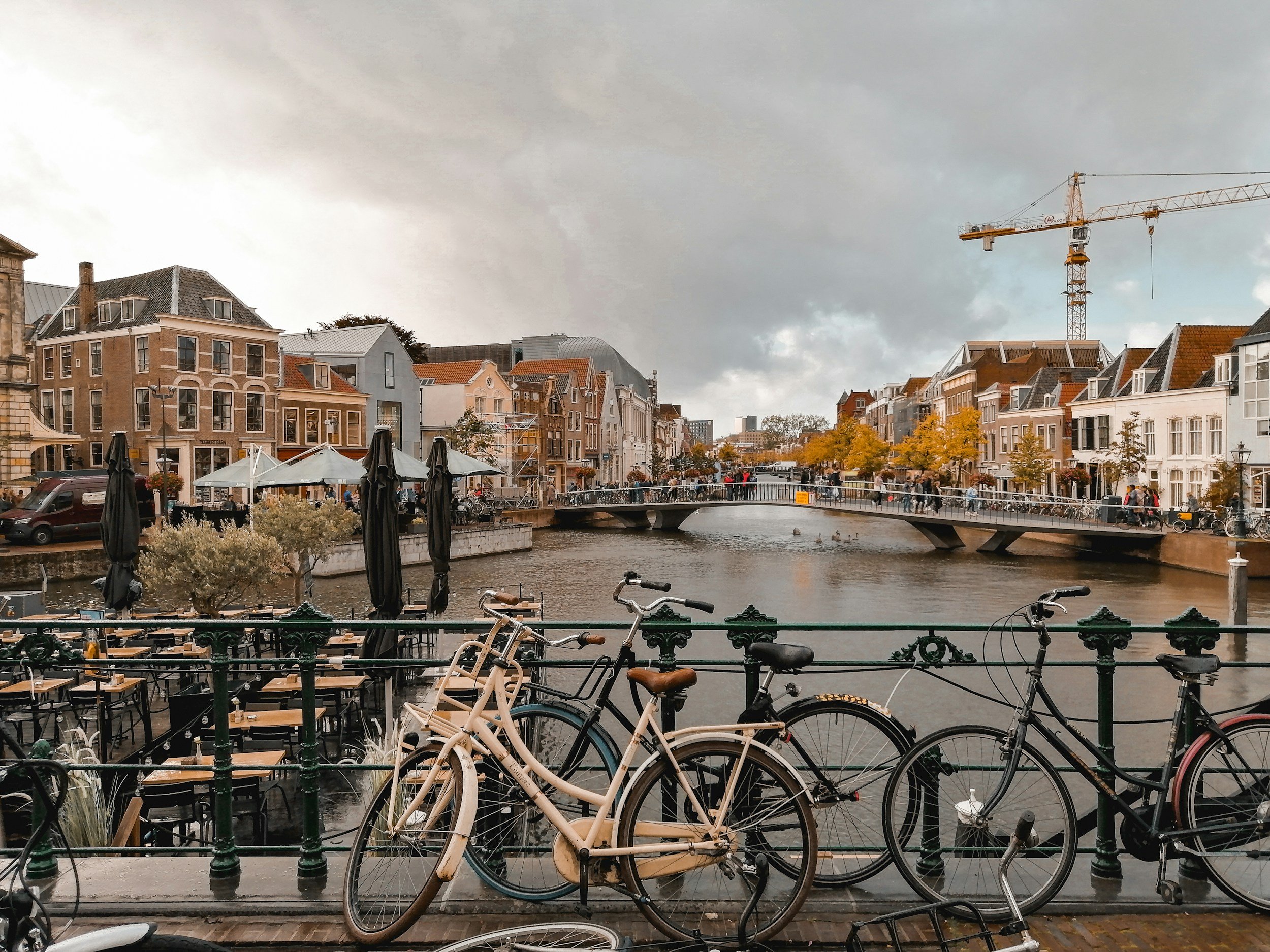 walk by the canal in leiden