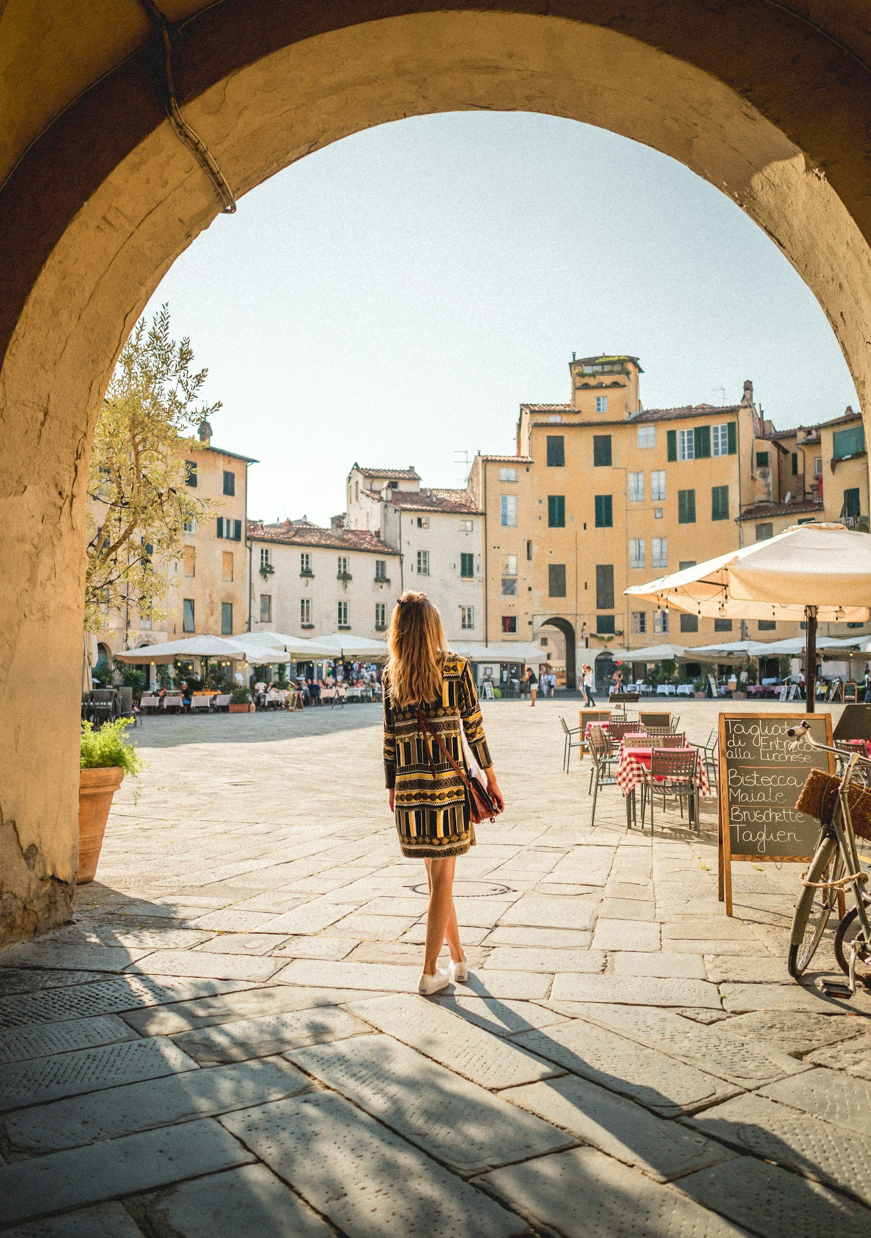 Where to stay in Tuscany without a car: Arezzo or Lucca?