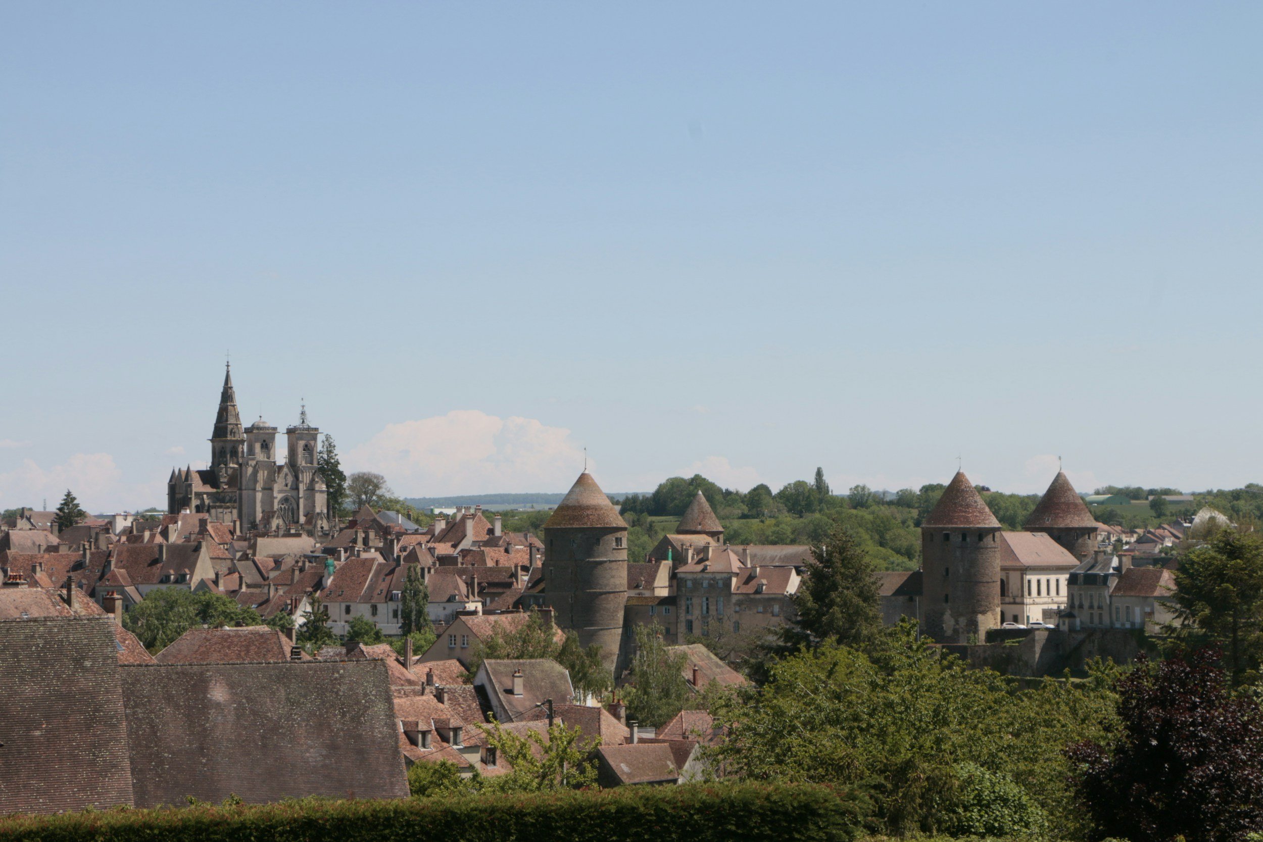 How to visit Semur-en-Auxois without a car from Paris or Dijon