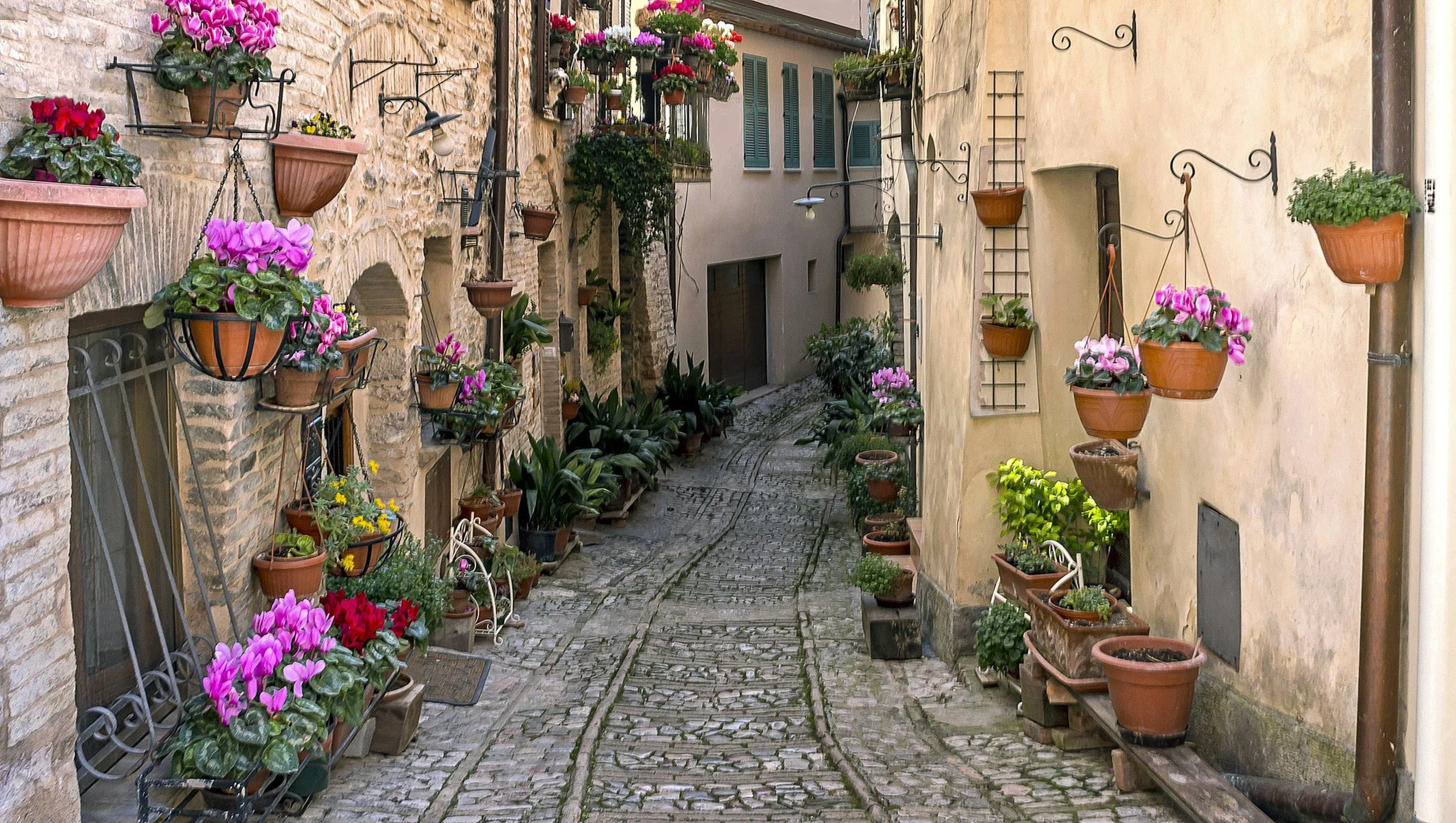4 European destinations I’d visit in spring before everyone else arrives