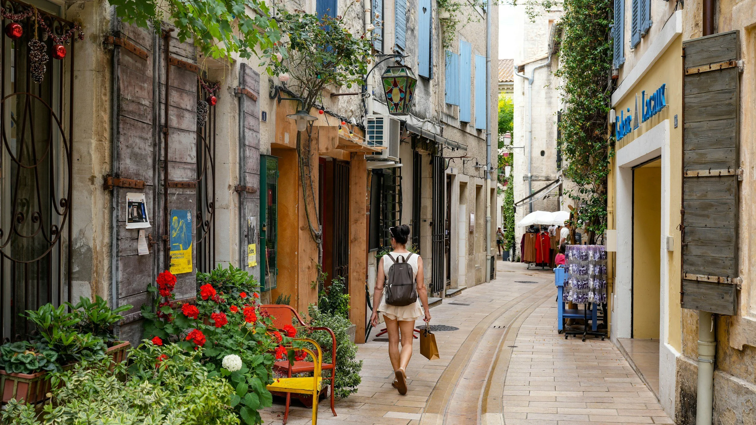 These Provençal market towns still revolve around market day