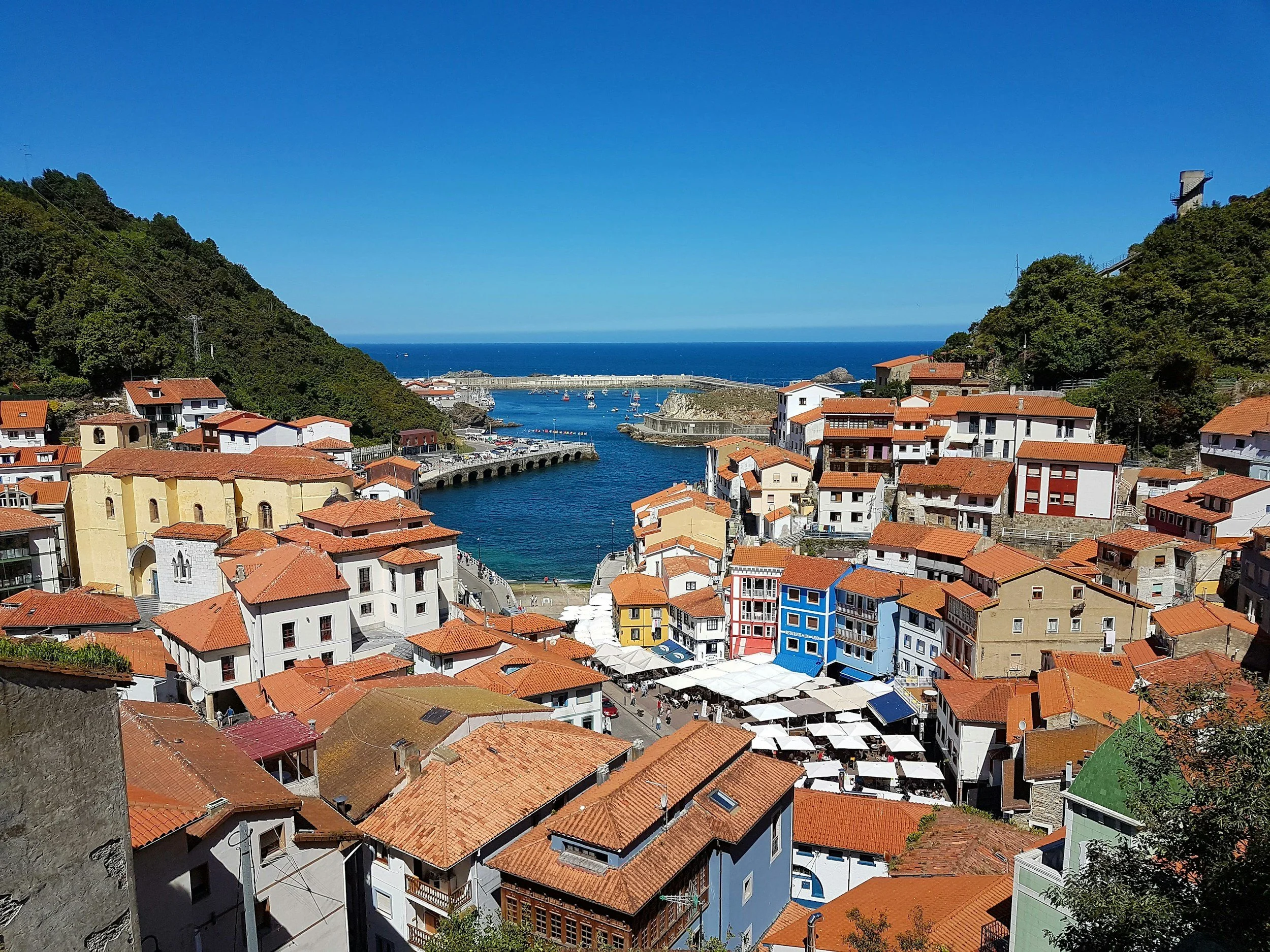 These Spanish coastal towns haven't lost their market culture