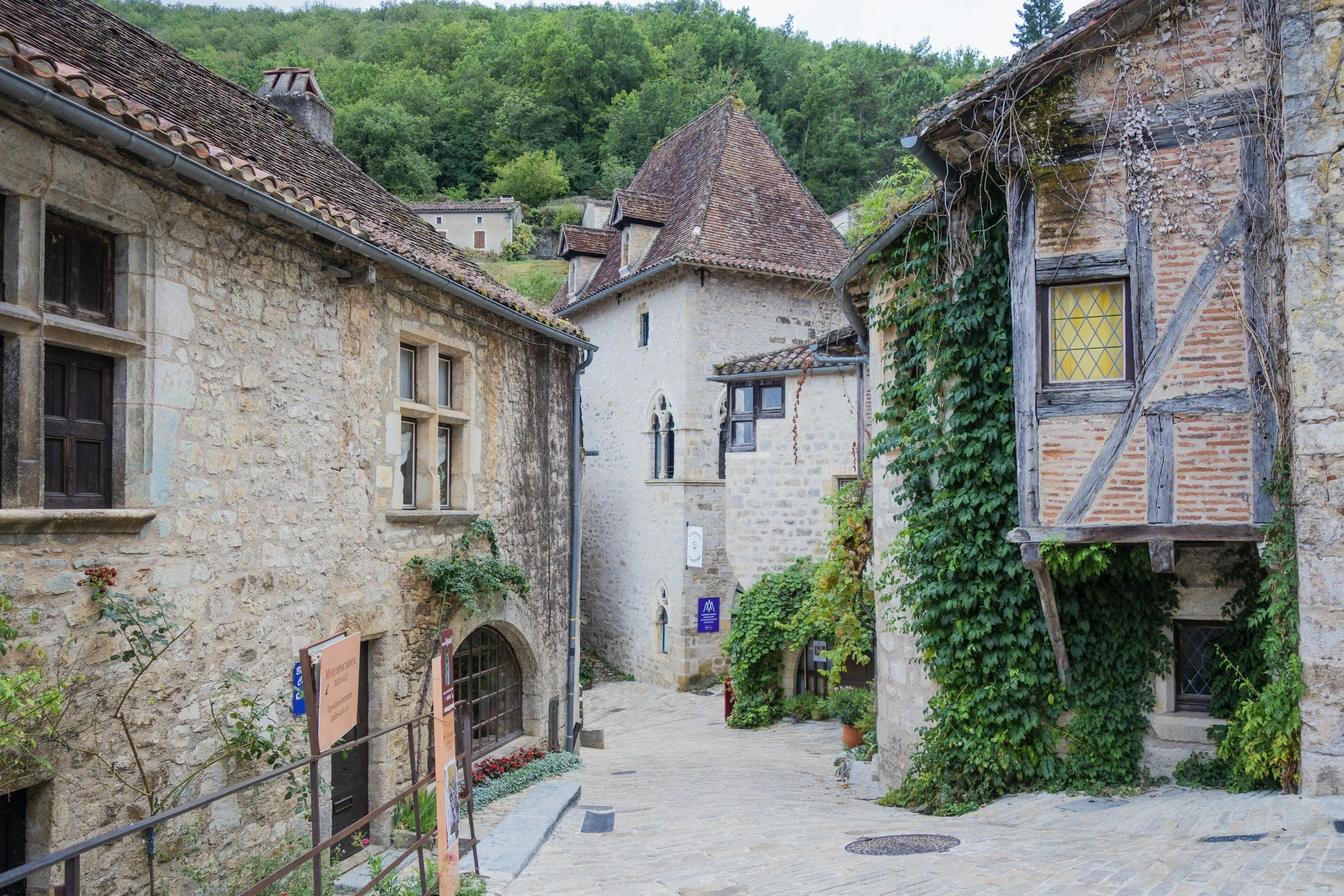 Where to stay in the Lot Valley without a car