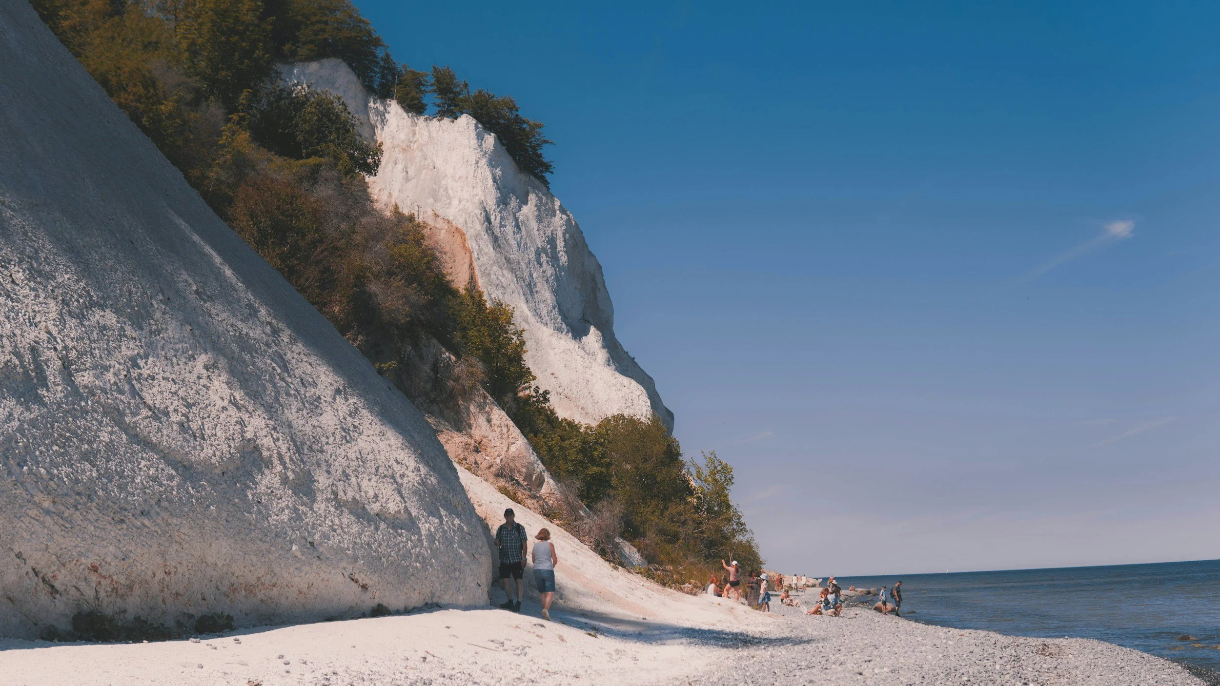 Should you visit Møns Klint from Copenhagen or stay overnight on Møn?