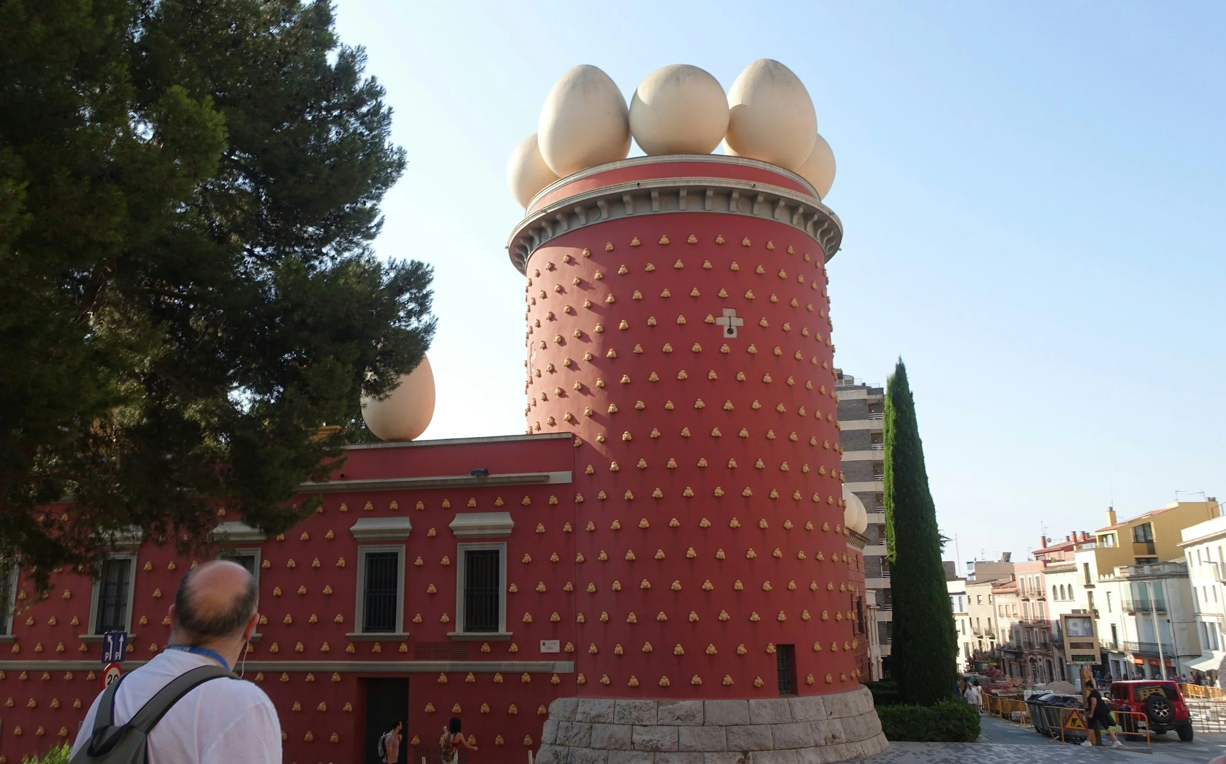Dalí Triangle without a car: Figueres, Portlligat and Púbol in three days