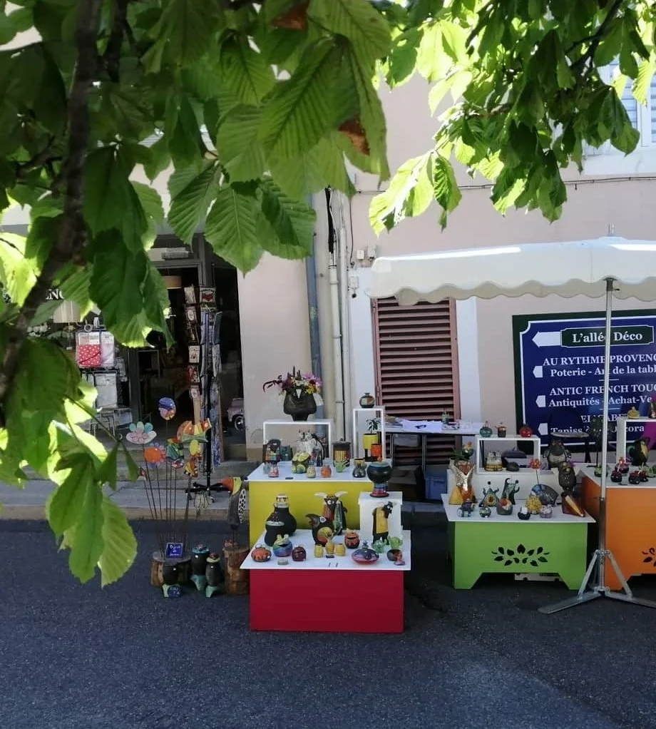 ceramics shop in Dieulefit outdoor market