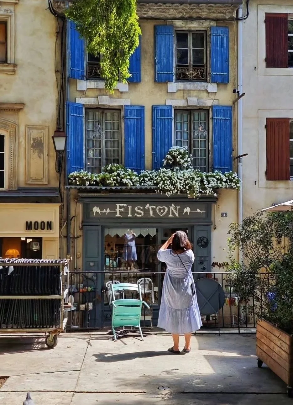 solo travel street photo