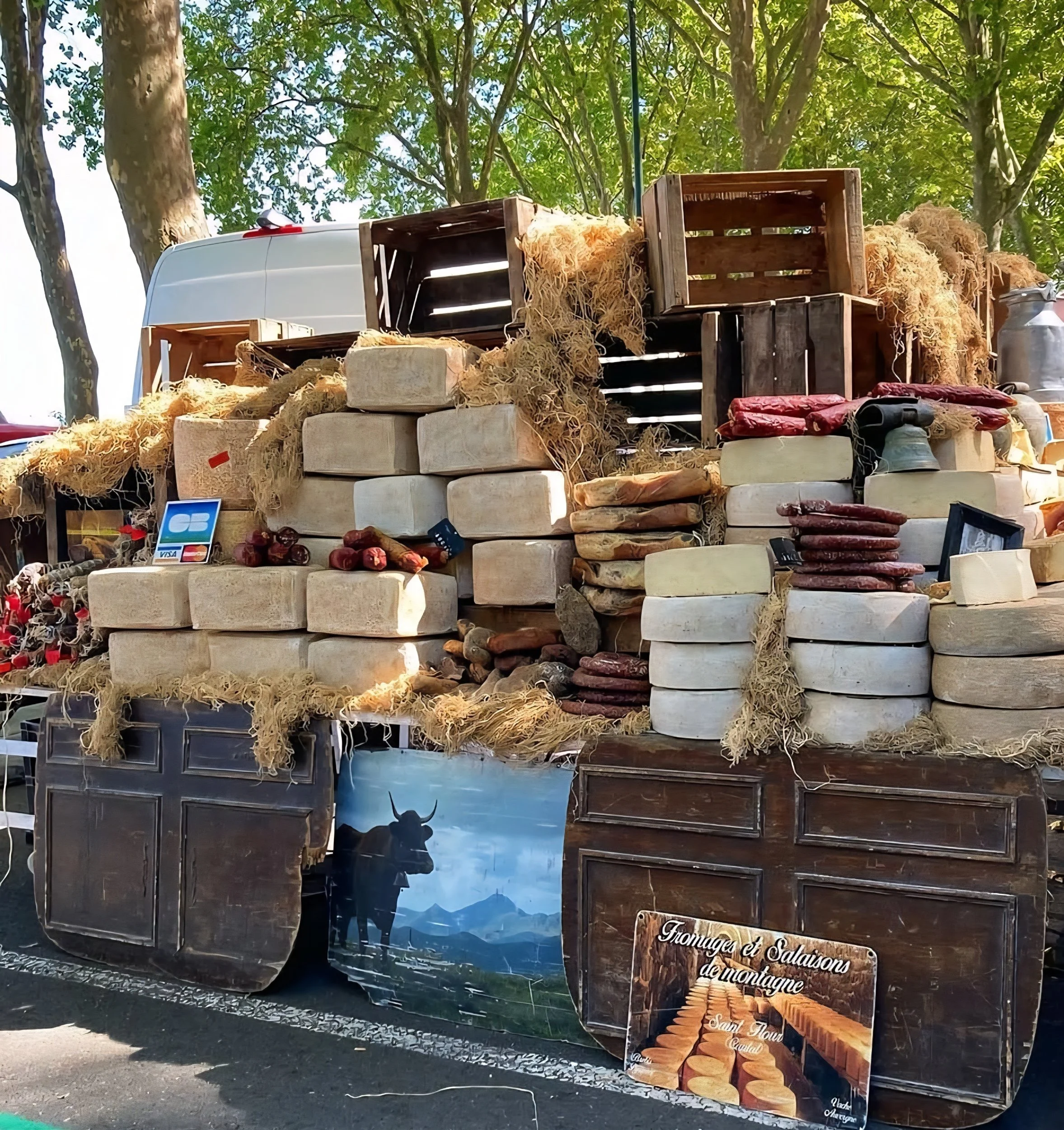 Amboise on Sunday market