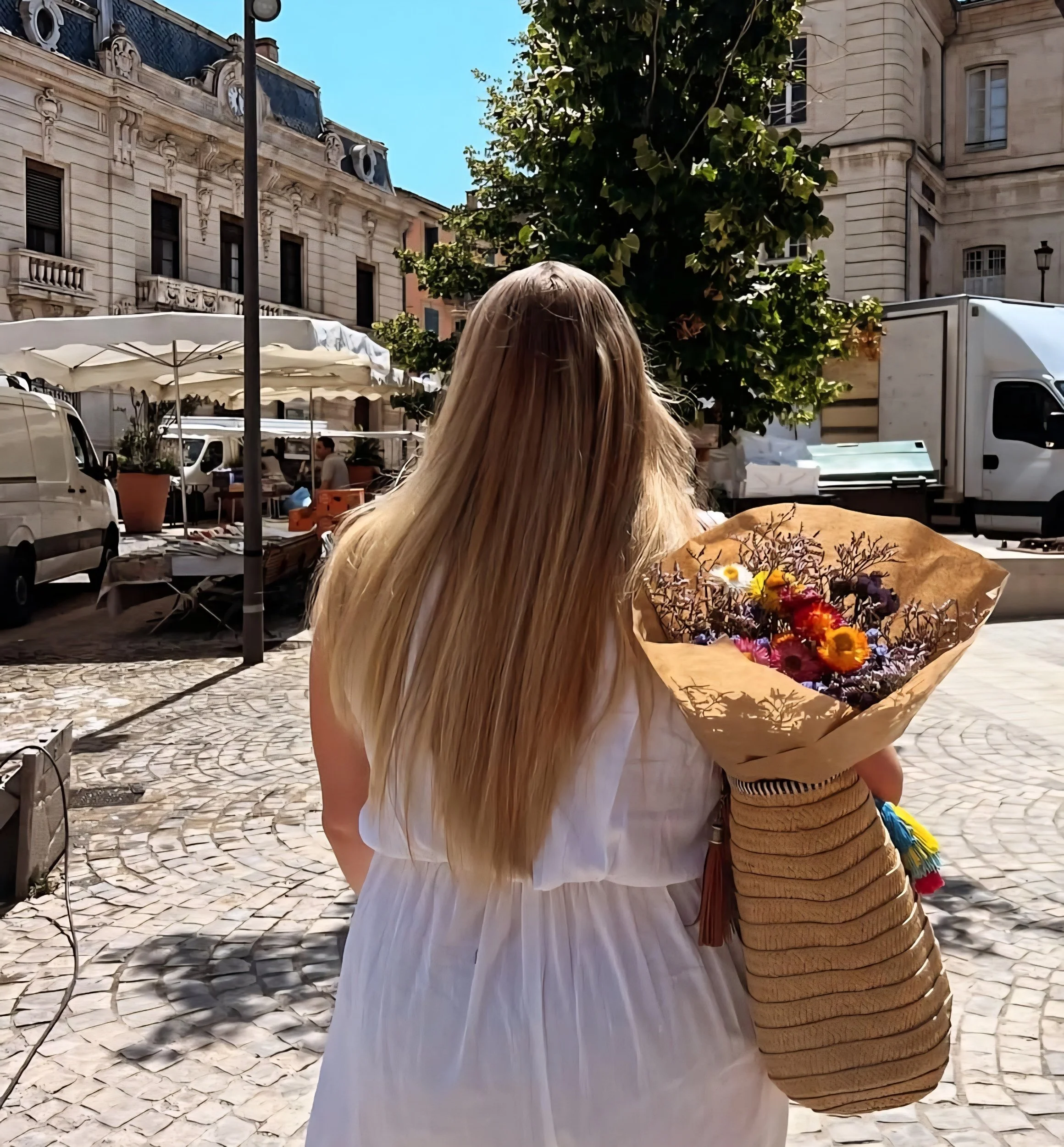 woman flowers market