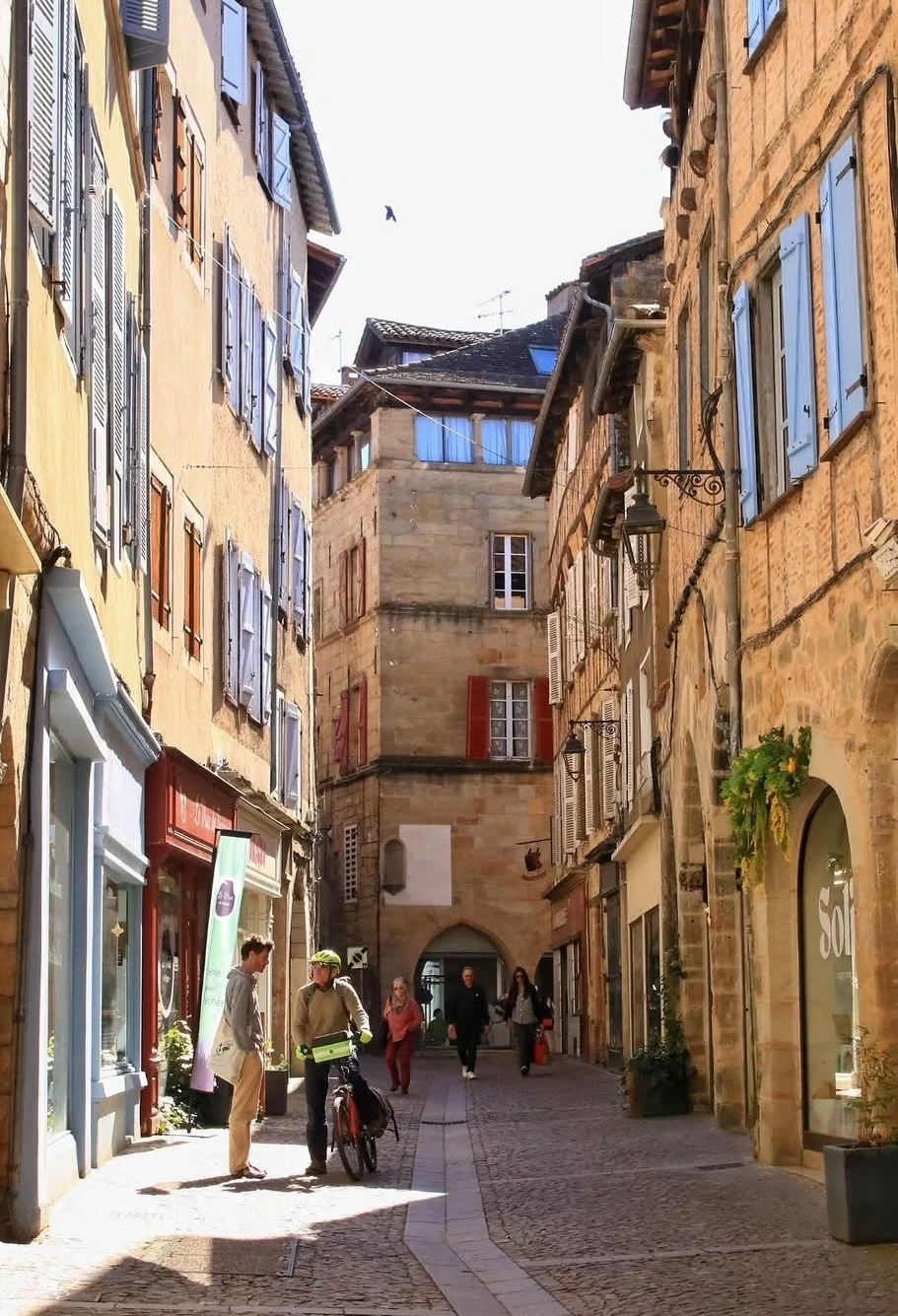 men on street in figeac