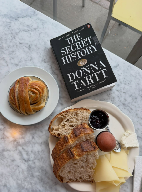 atelier septembre cafe copenhagen table