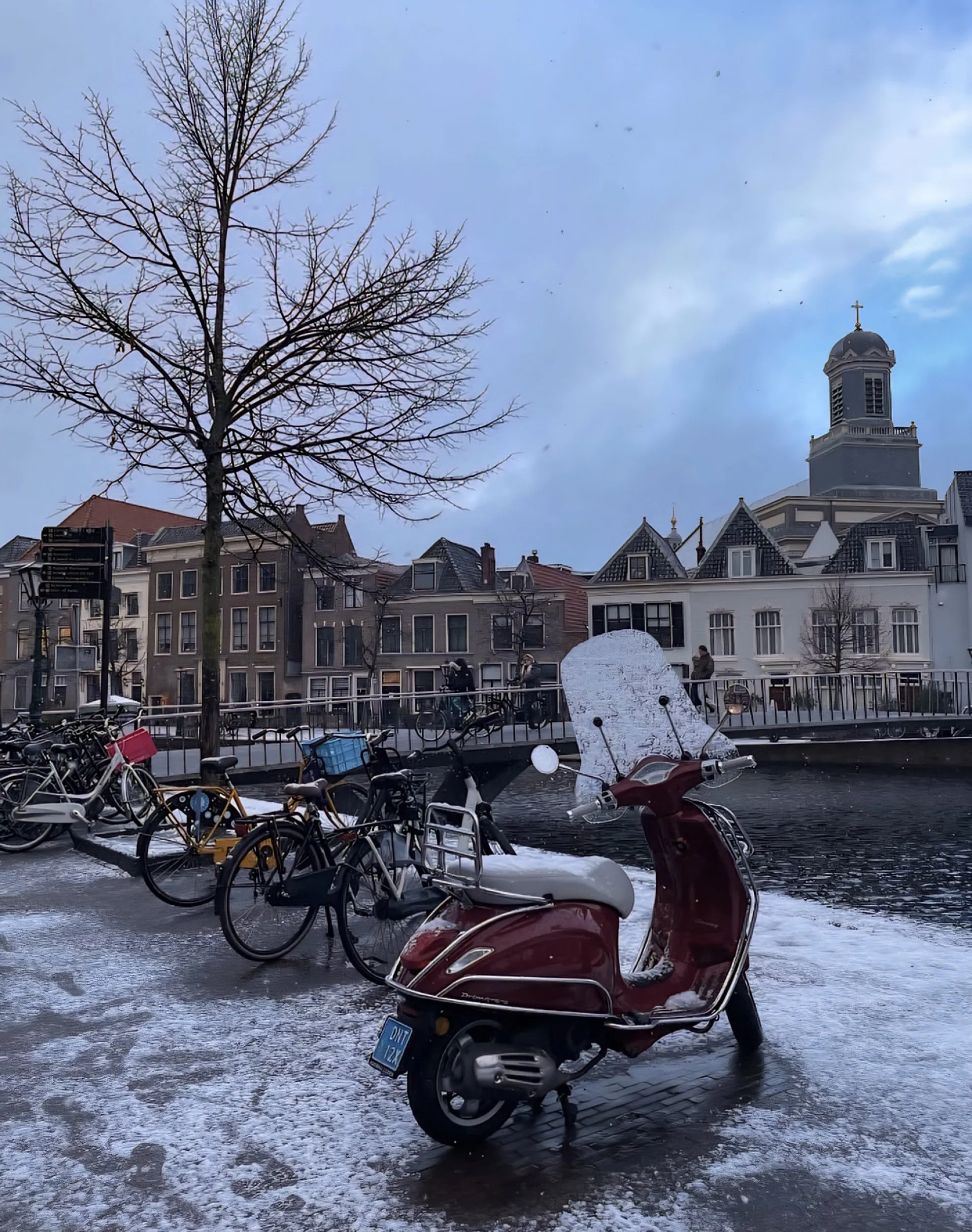 walk by the canal in leioden