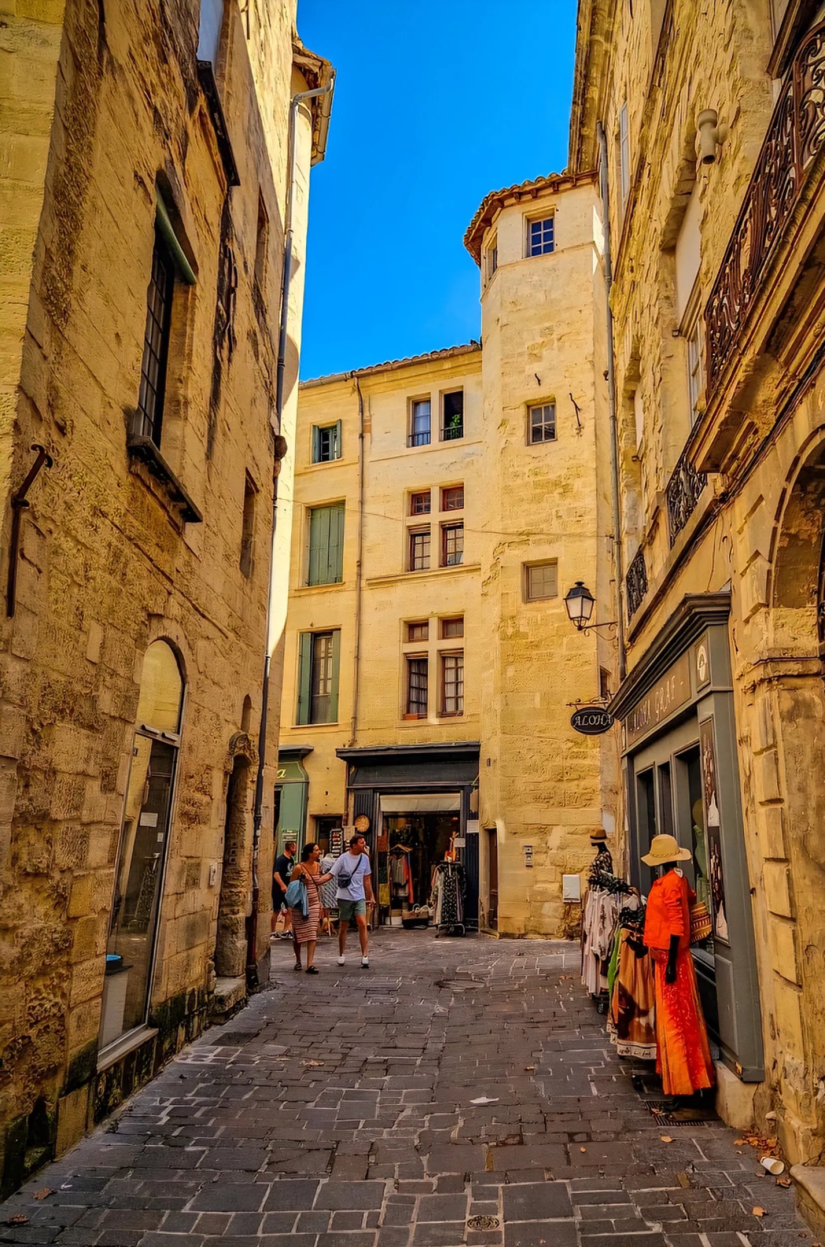 Uzés street with shops