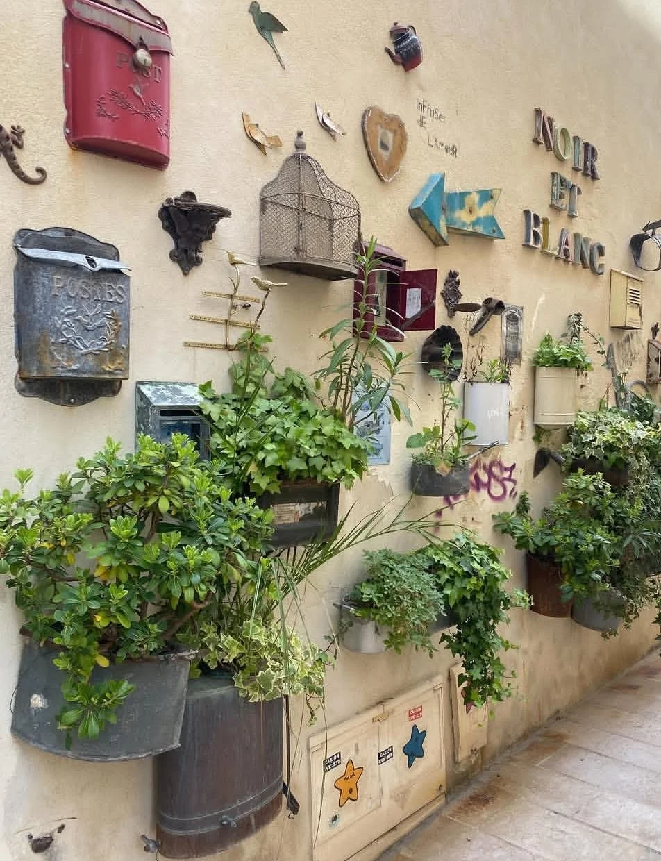 artisan wall in Saint-Rémy-de-Provence