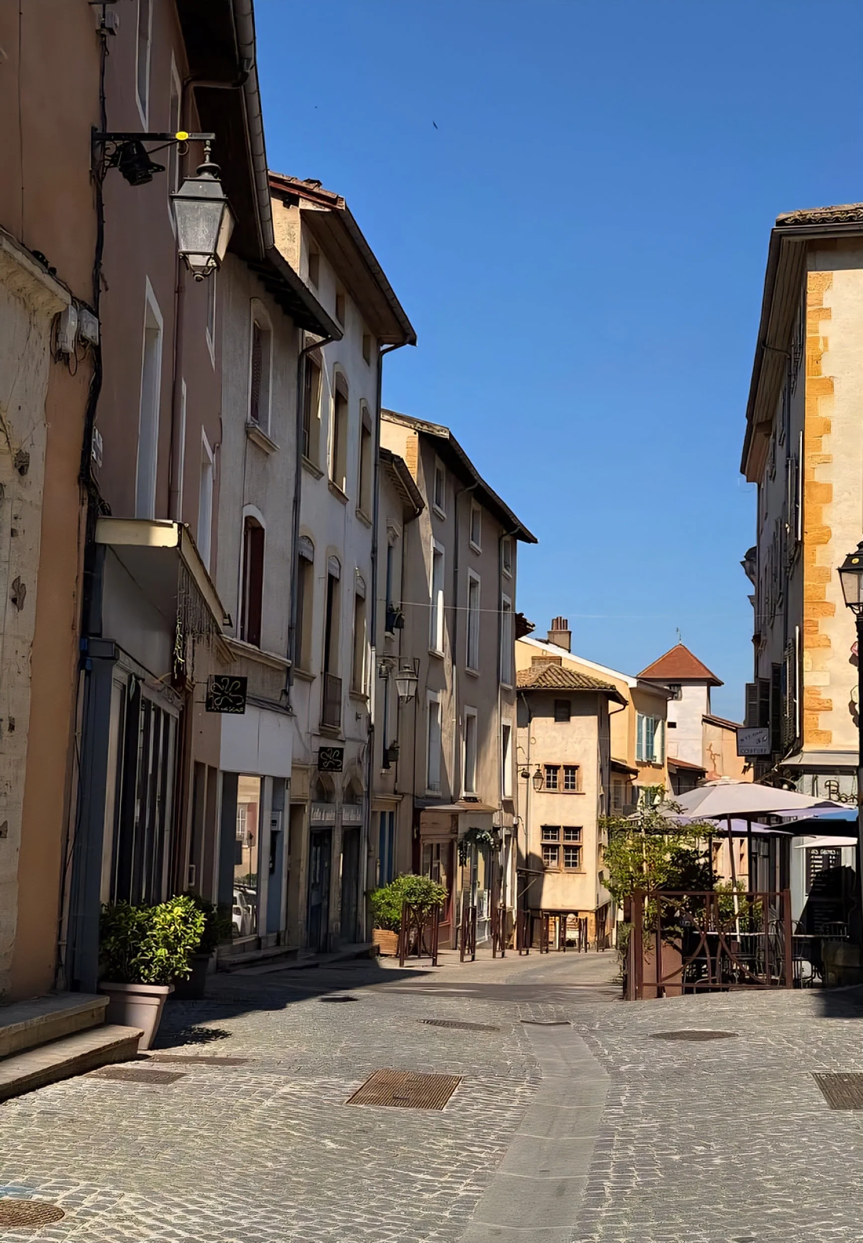street in Trévoux.jpg