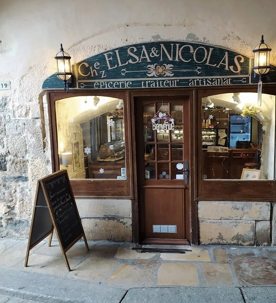 wine shop and bakery in Semur-en-Auxois