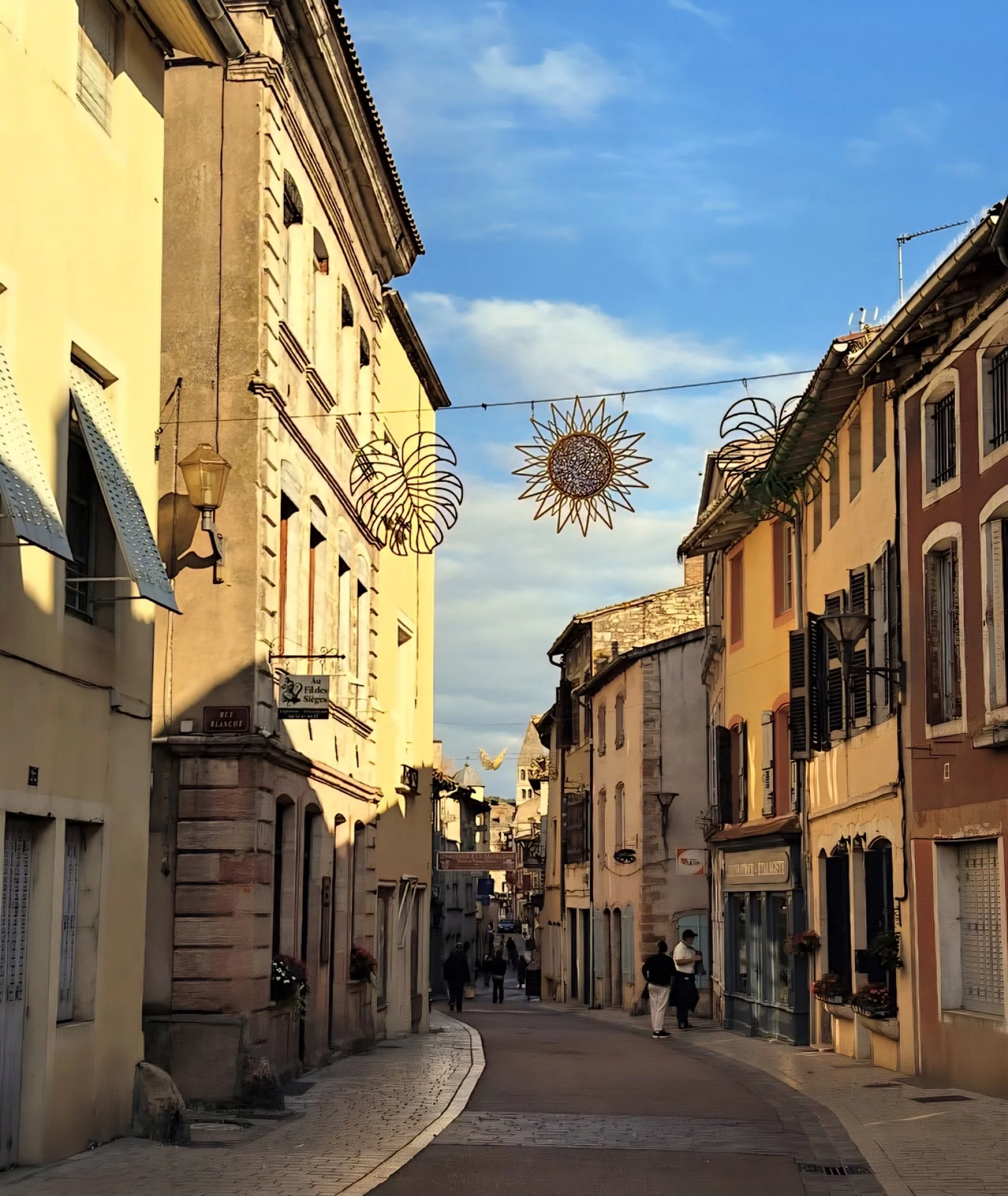 street in tournus no crowds