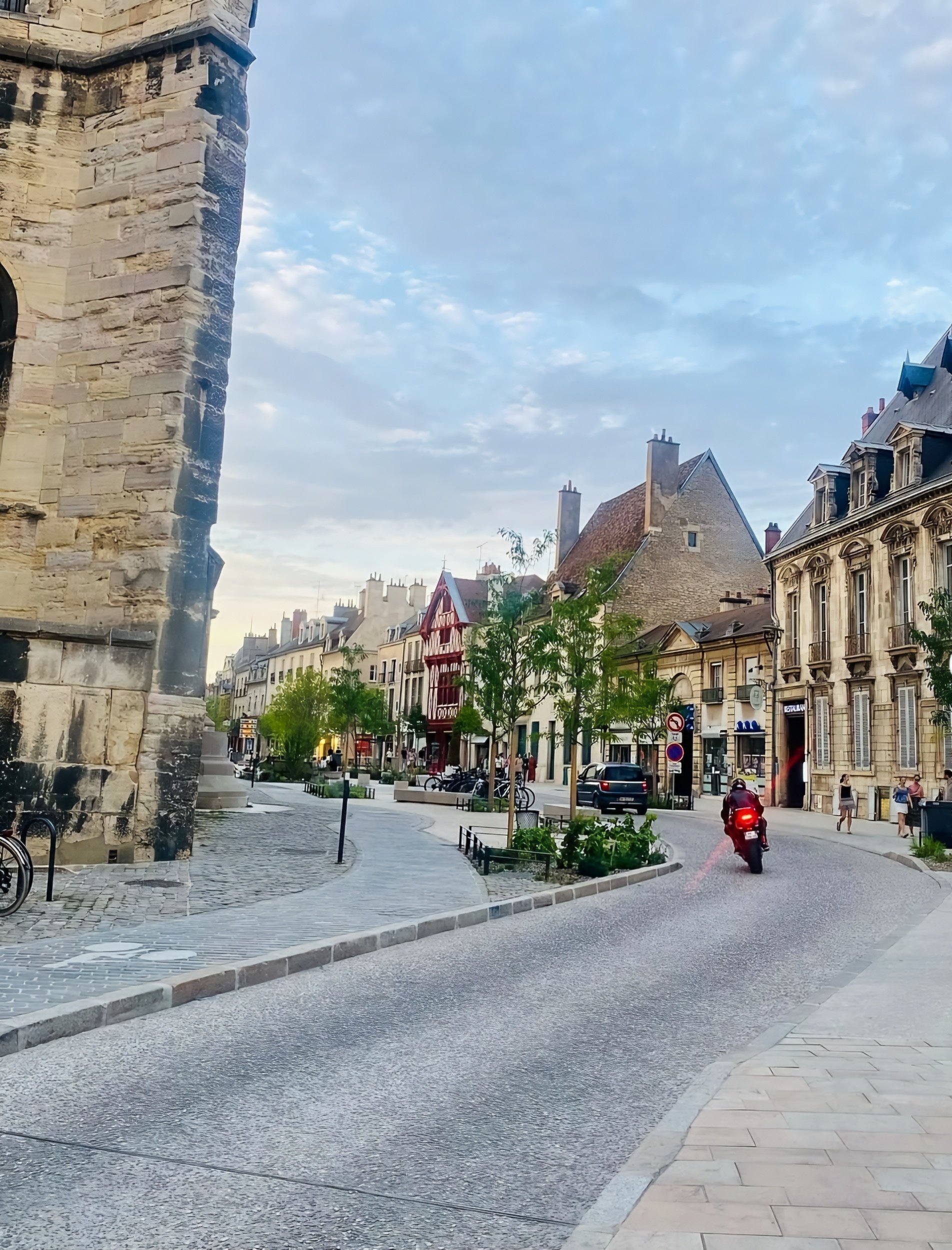 street in Tournus