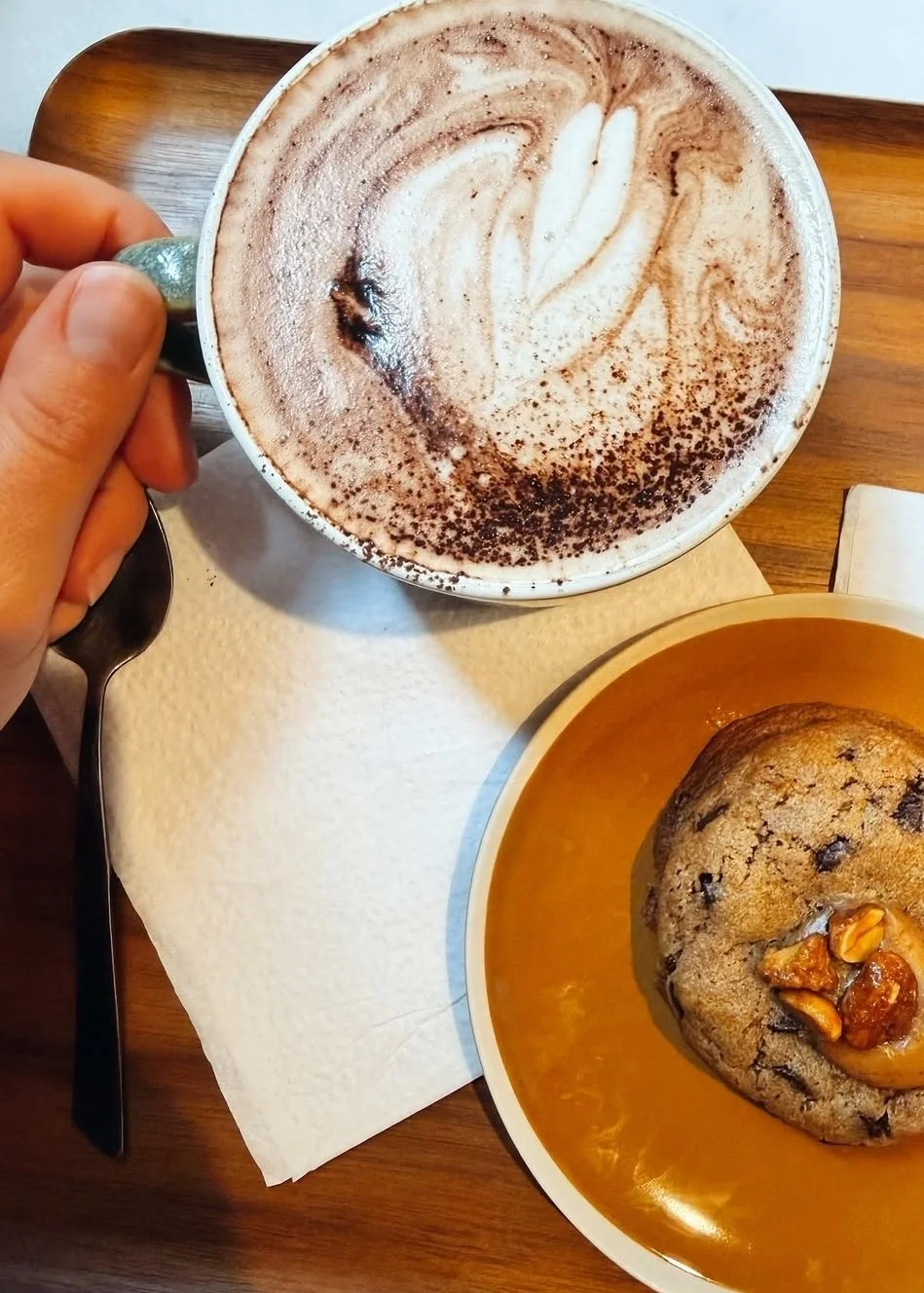 cafe at l’isle-sur-la-sorgue sunday market