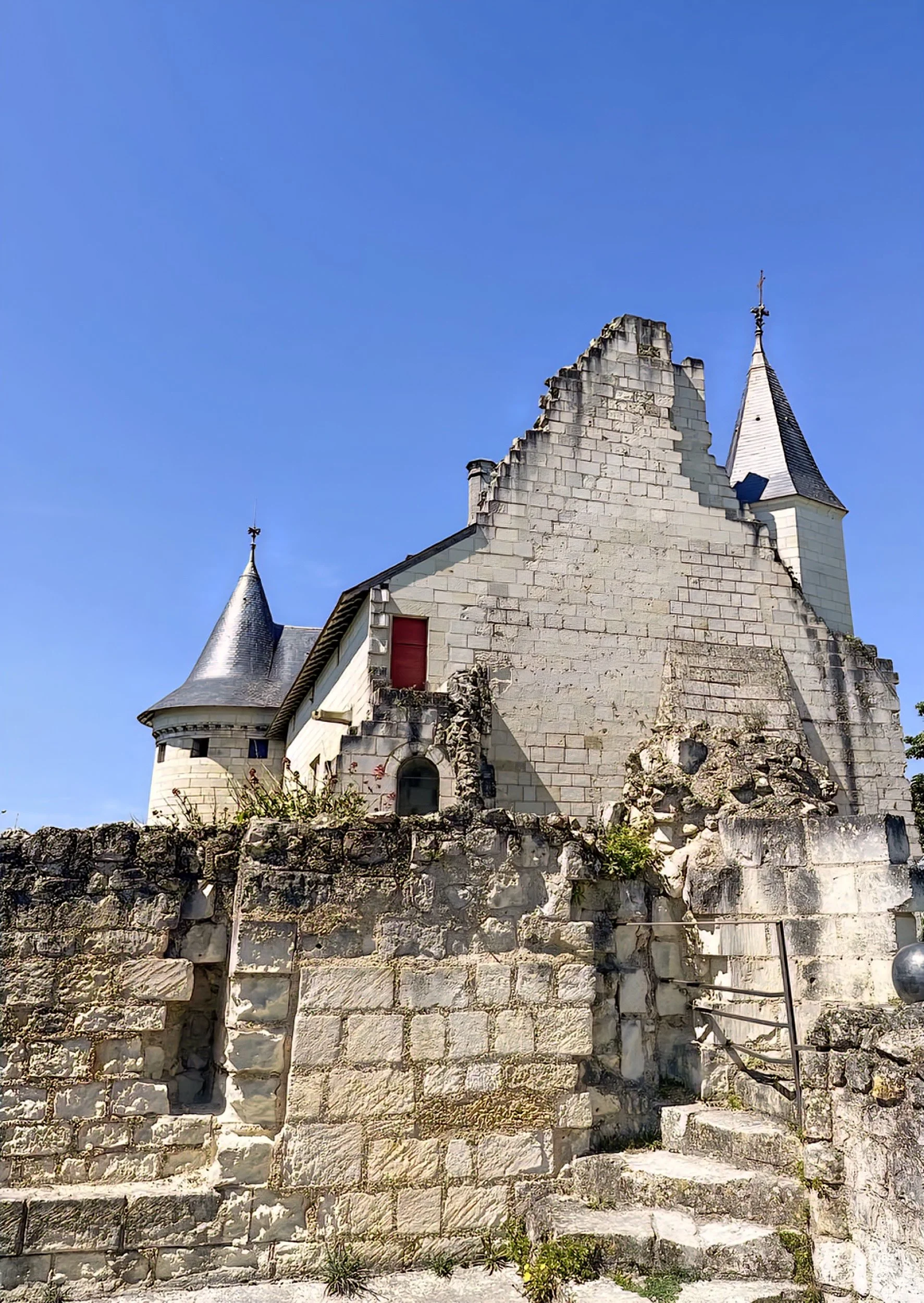 Chinon architecture