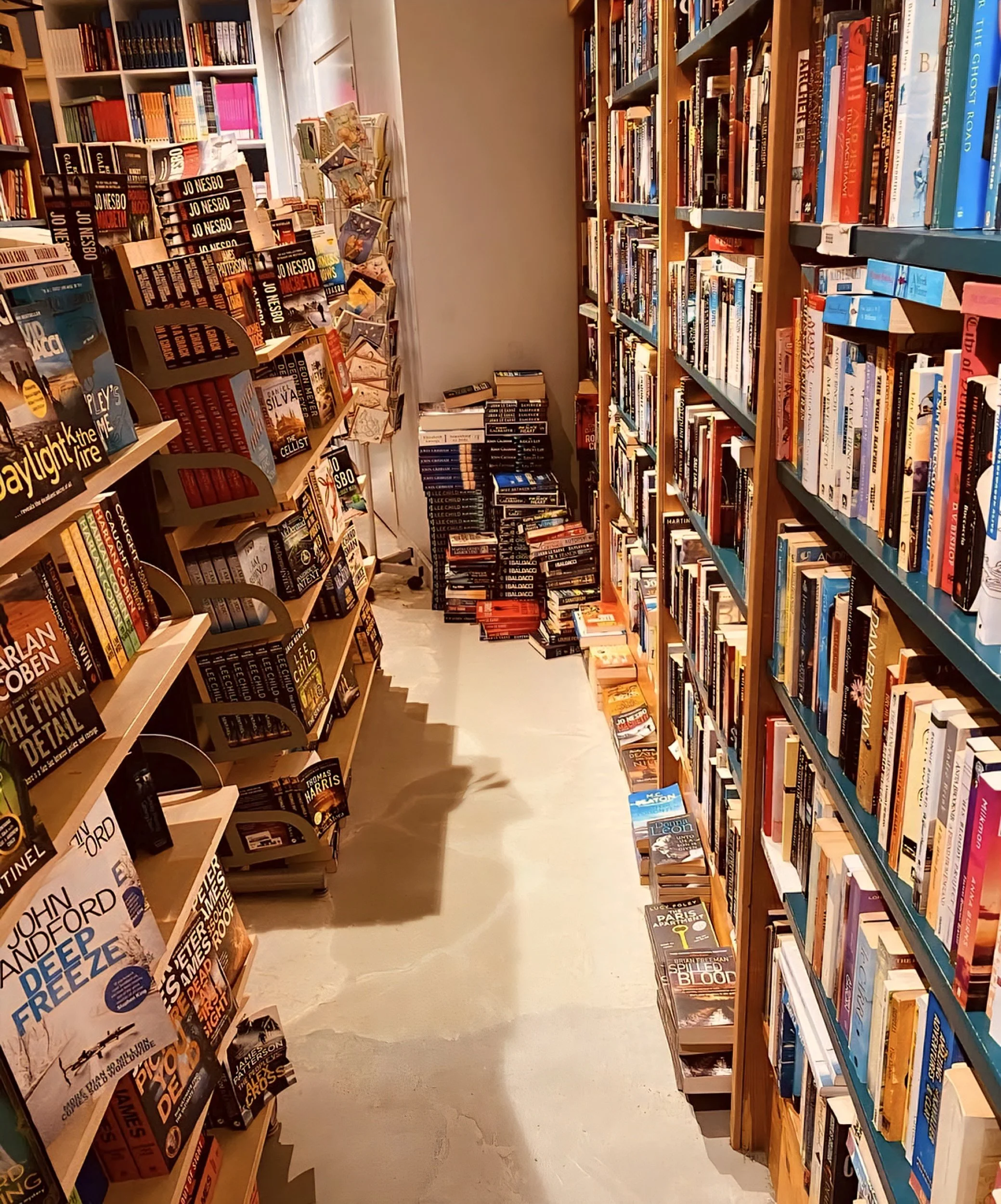 inside mayflower bookshop in leiden