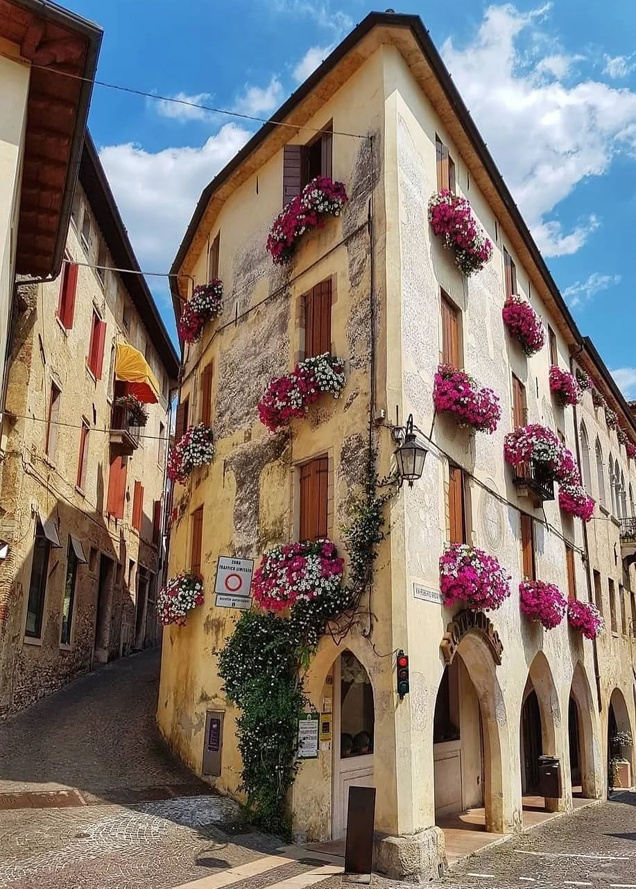 asolo street architecture