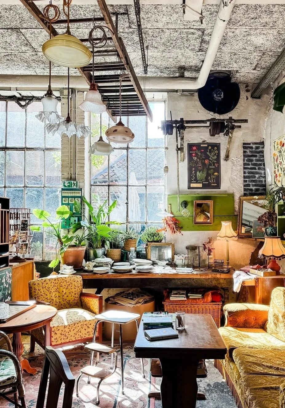 Tournus brocante and cafe