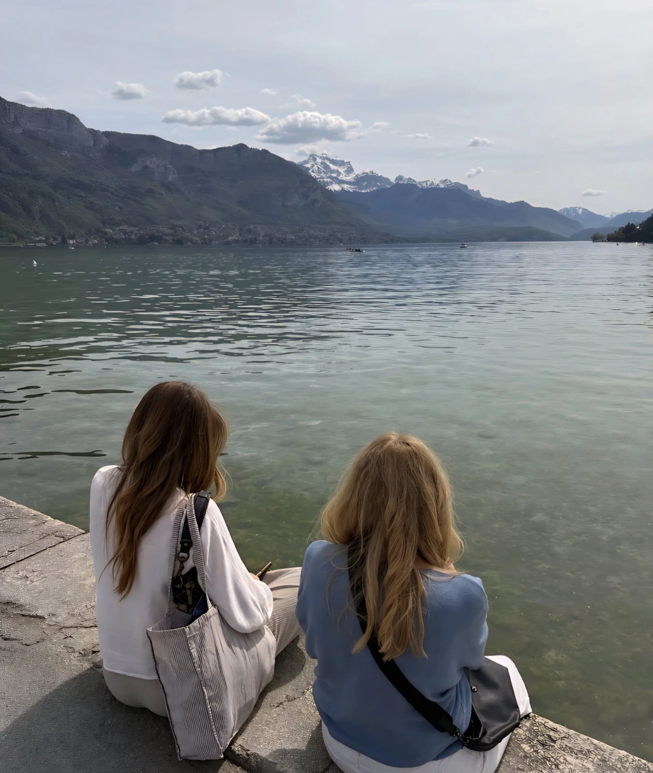 friends by the sea in Talloires