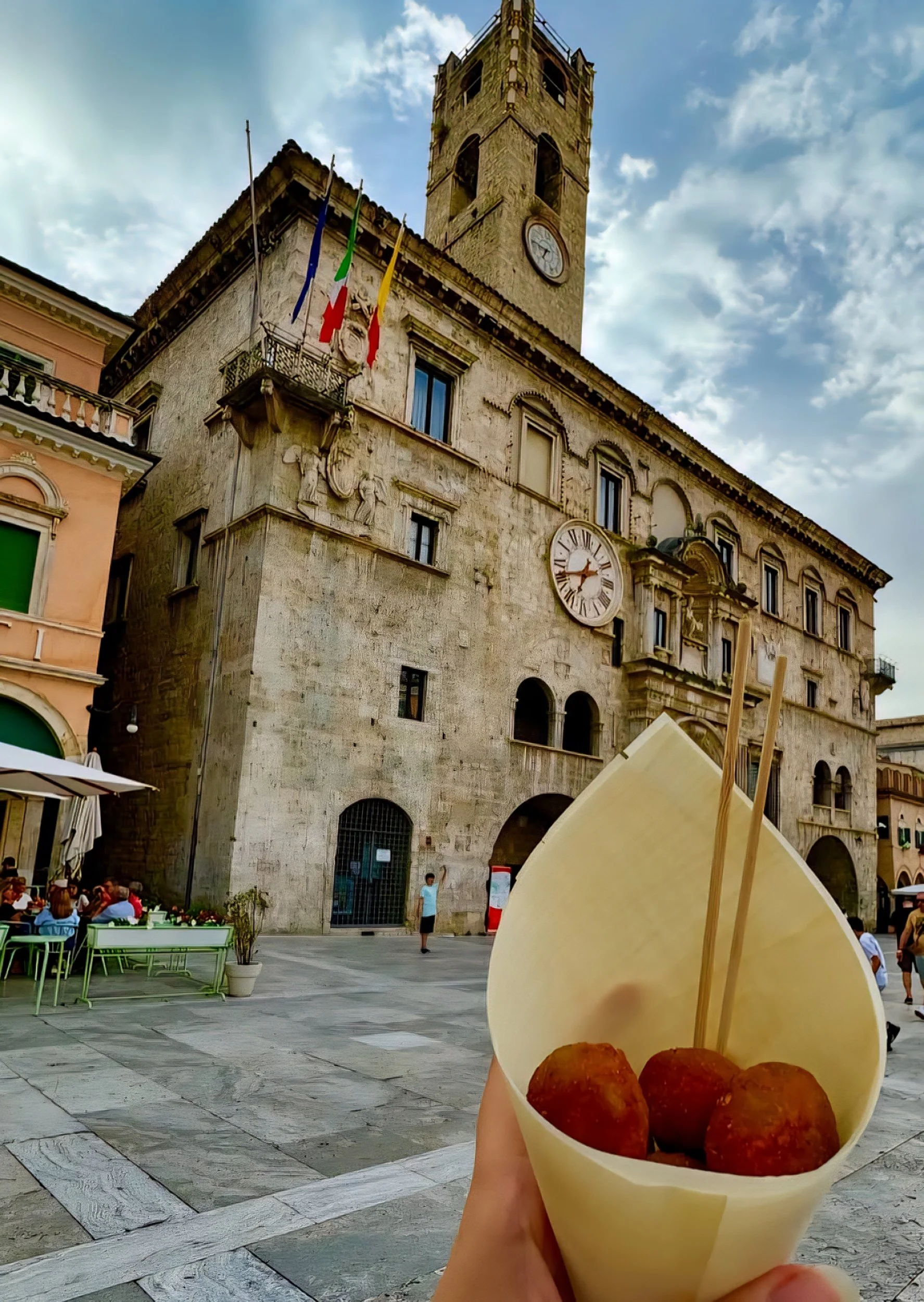eating in market square  in Ascoli Piceno