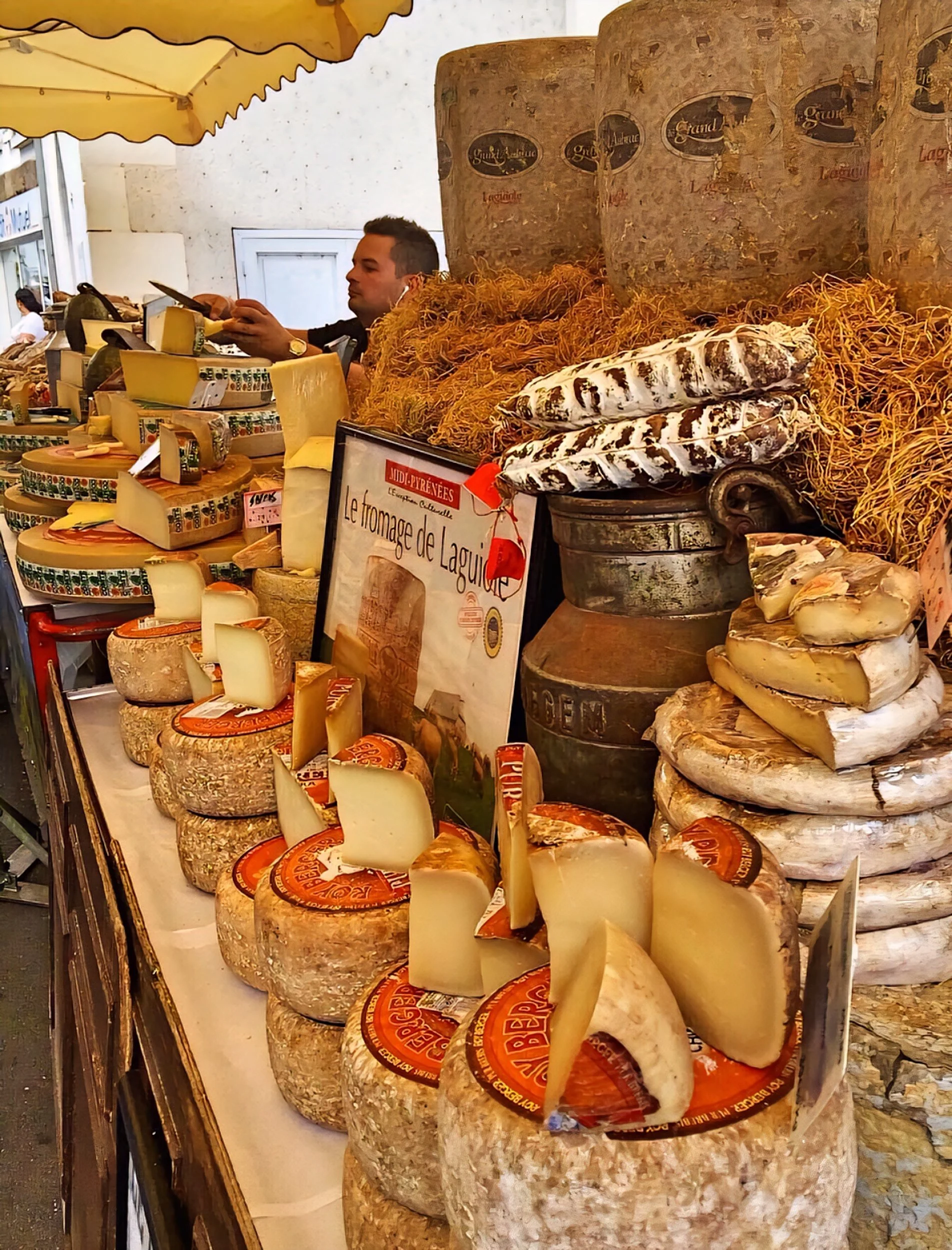 cheece on Loches midweek markets