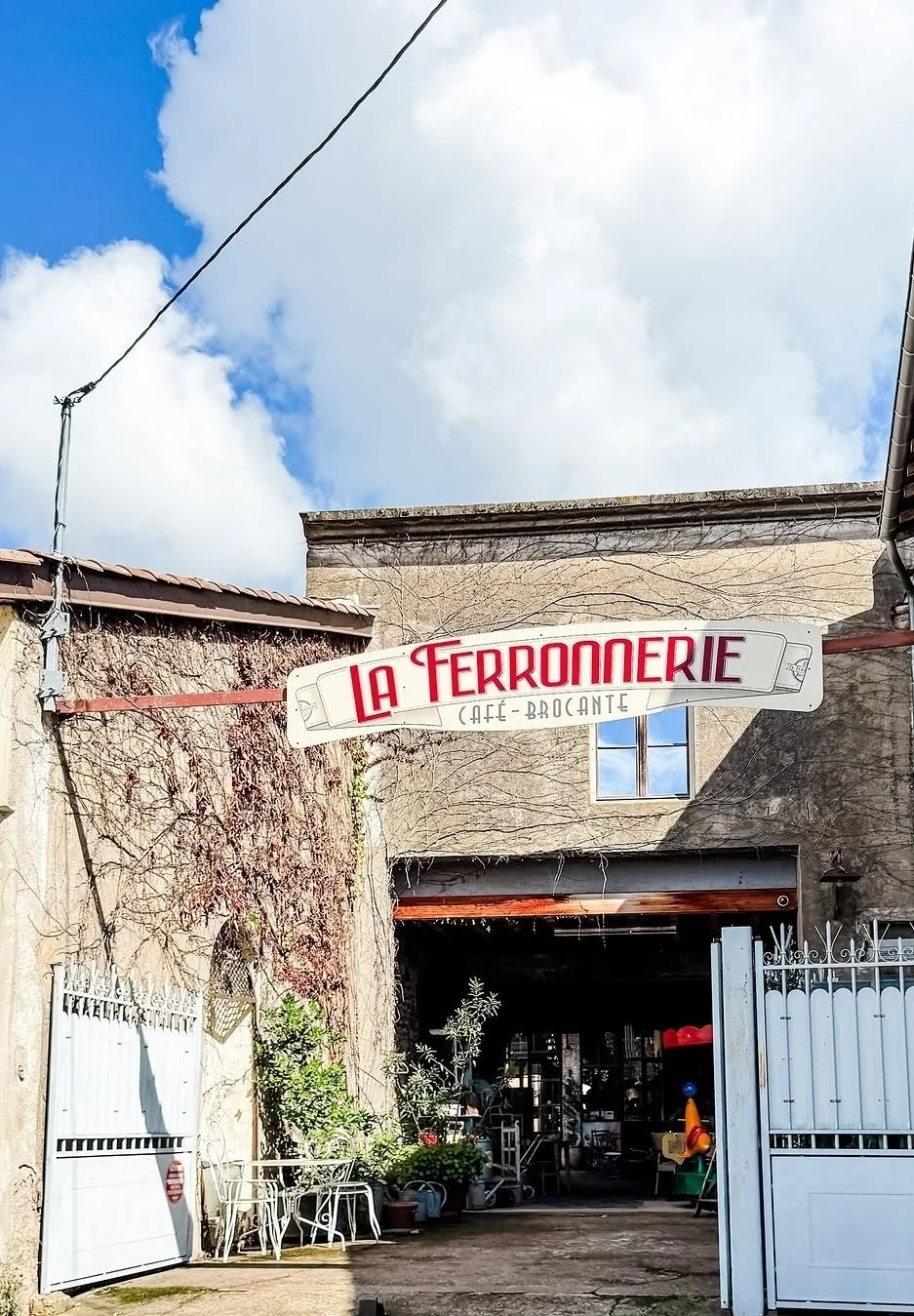 brocante café in Tournus